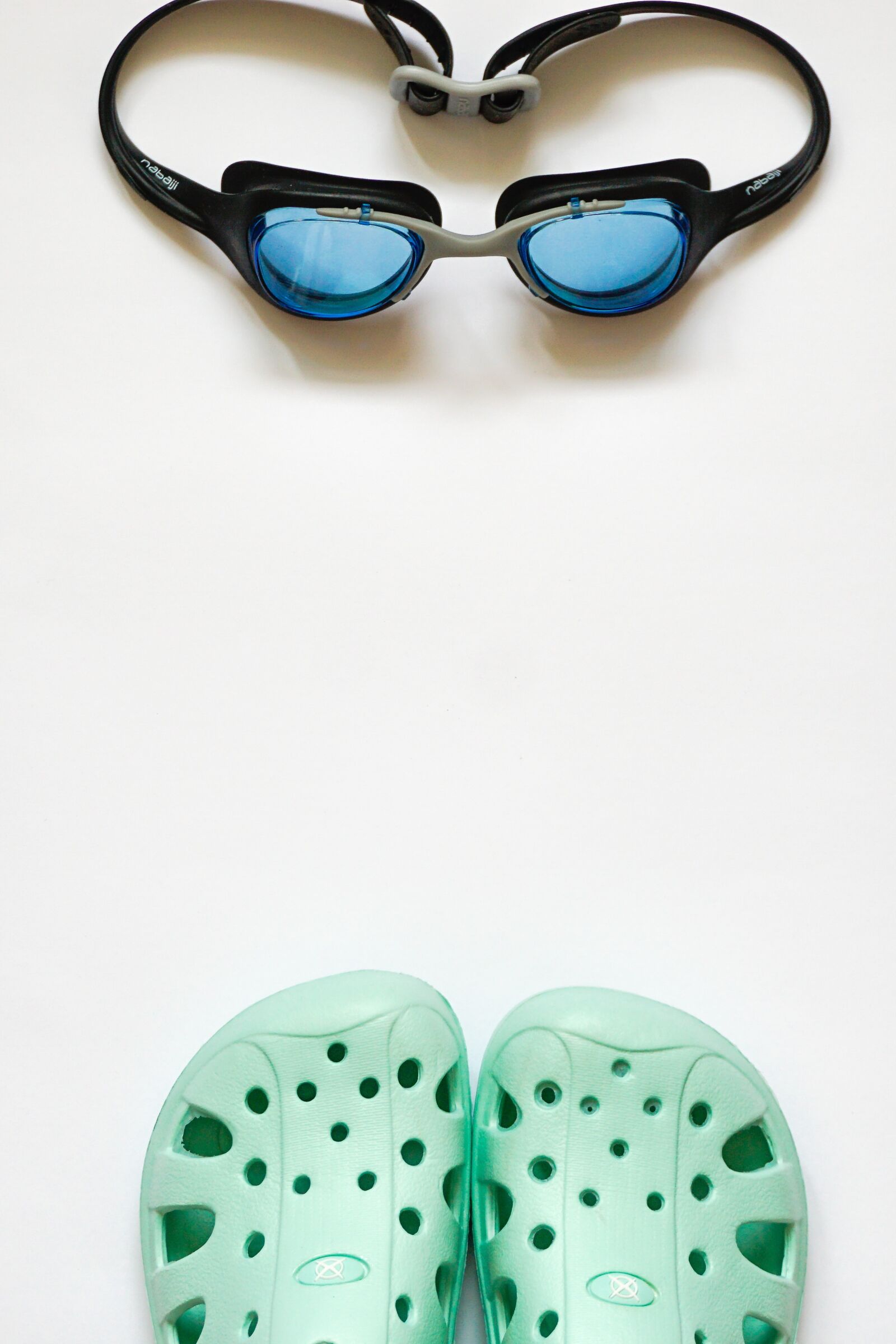 Sony a6000 sample photo. Accessories, pool, swimming goggles photography