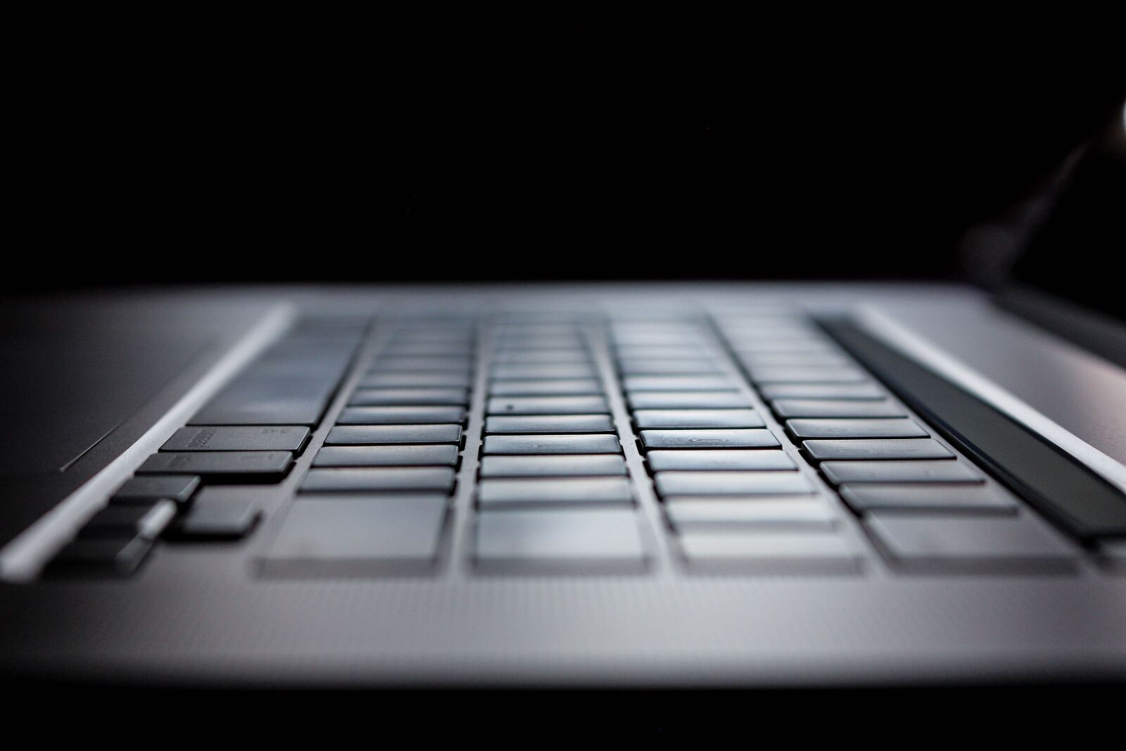 Canon EOS 700D (EOS Rebel T5i / EOS Kiss X7i) sample photo. Macbook, laptop, keyboard photography
