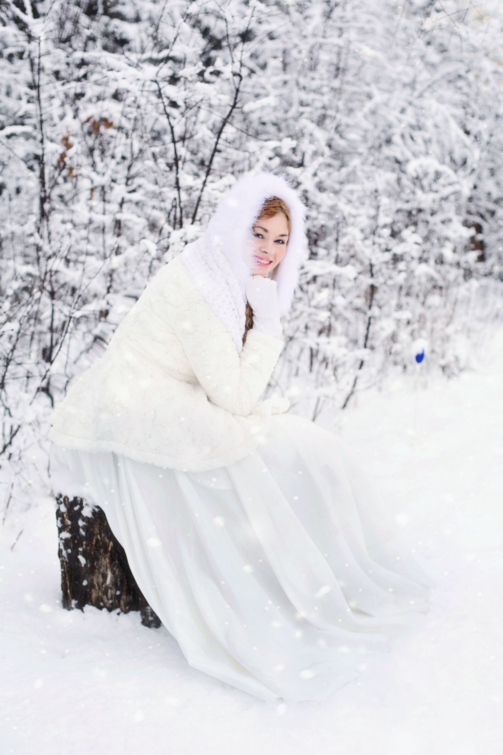 Canon EOS 5D Mark III sample photo. Woman, in, white, fur photography