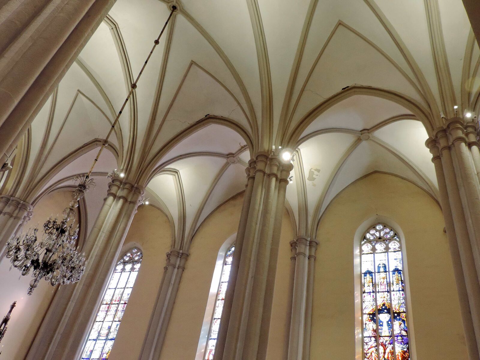 Nikon Coolpix P520 sample photo. Chandelier, christianity, interior decoration photography