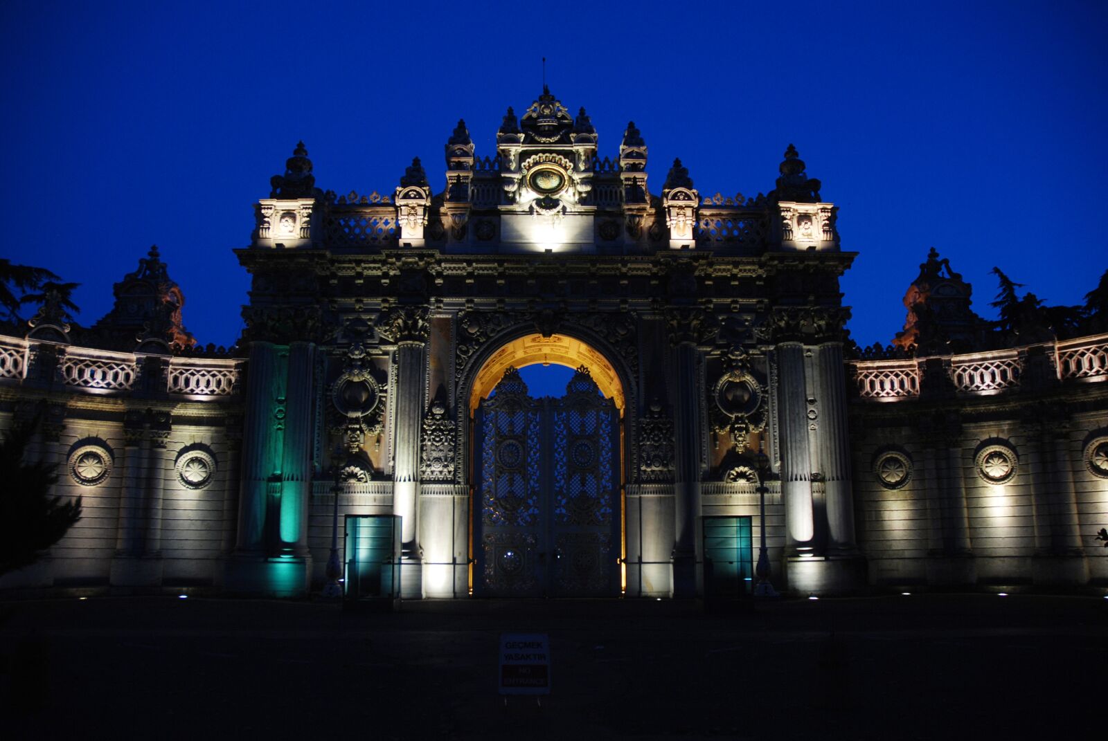 Nikon D80 sample photo. Dolmabah e palace, door photography