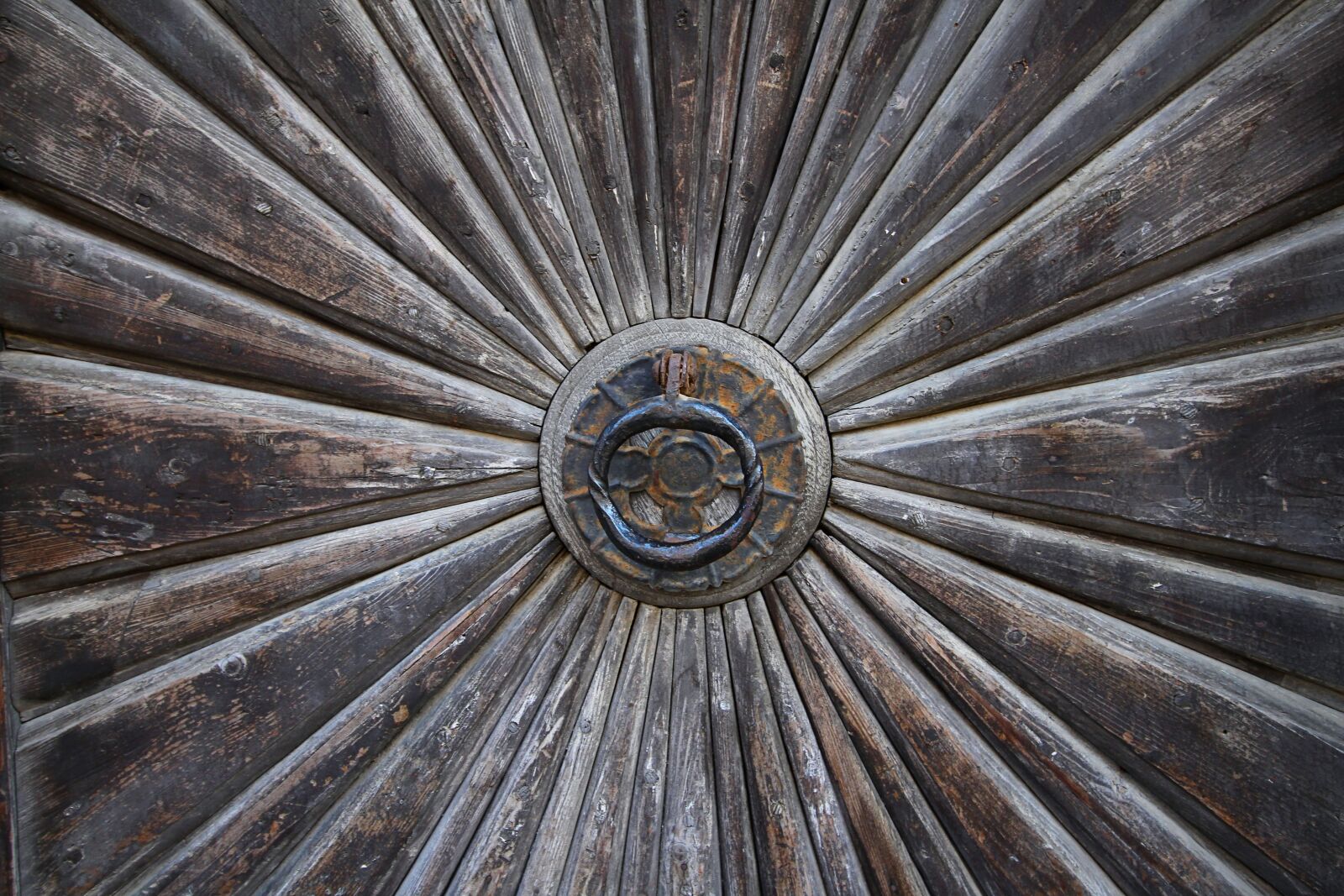 Canon EOS 700D (EOS Rebel T5i / EOS Kiss X7i) sample photo. Wood, door, antique photography