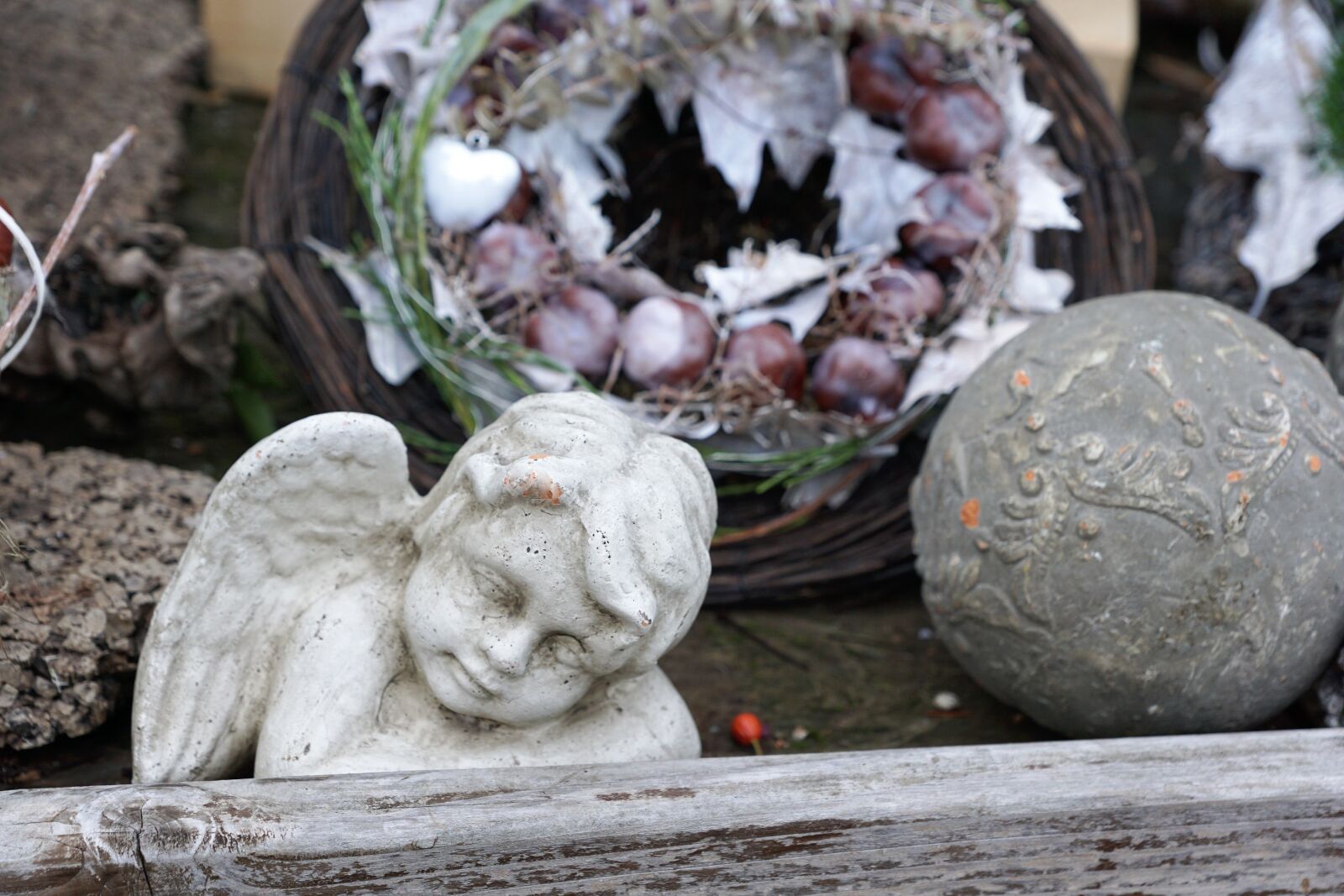 Sony ILCA-77M2 + Sony DT 16-50mm F2.8 SSM sample photo. Angel, sad, sculpture photography