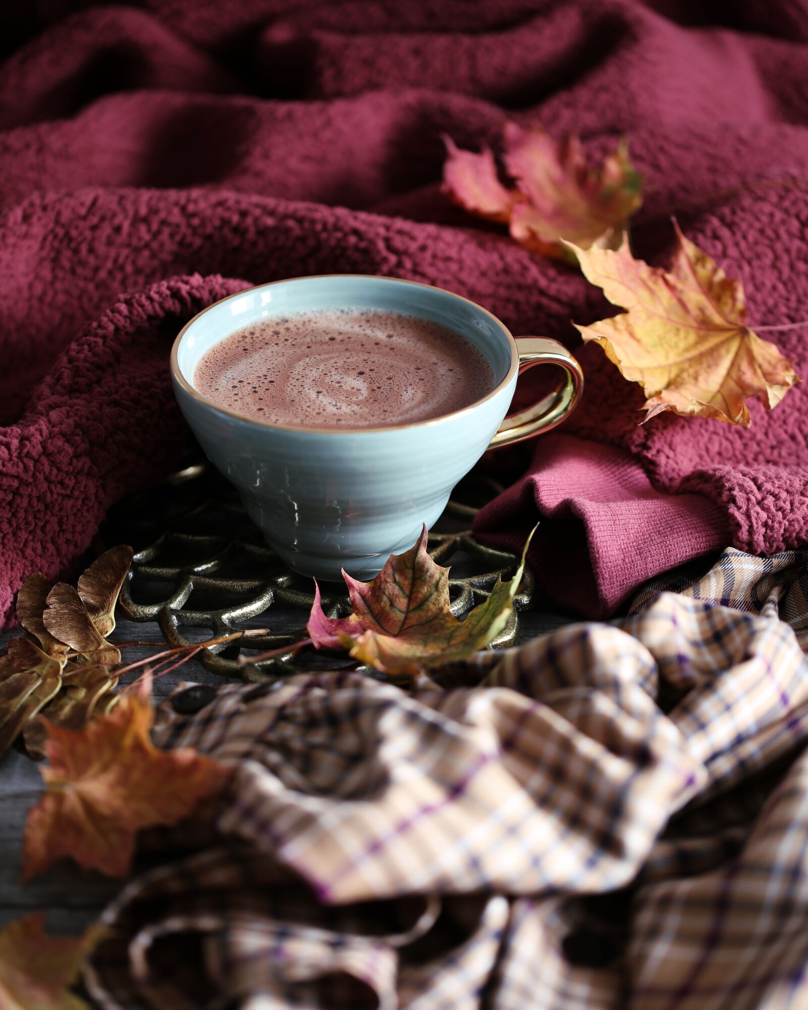 Canon EF 100mm F2.8L Macro IS USM sample photo. Autumn, coffee, leaves photography