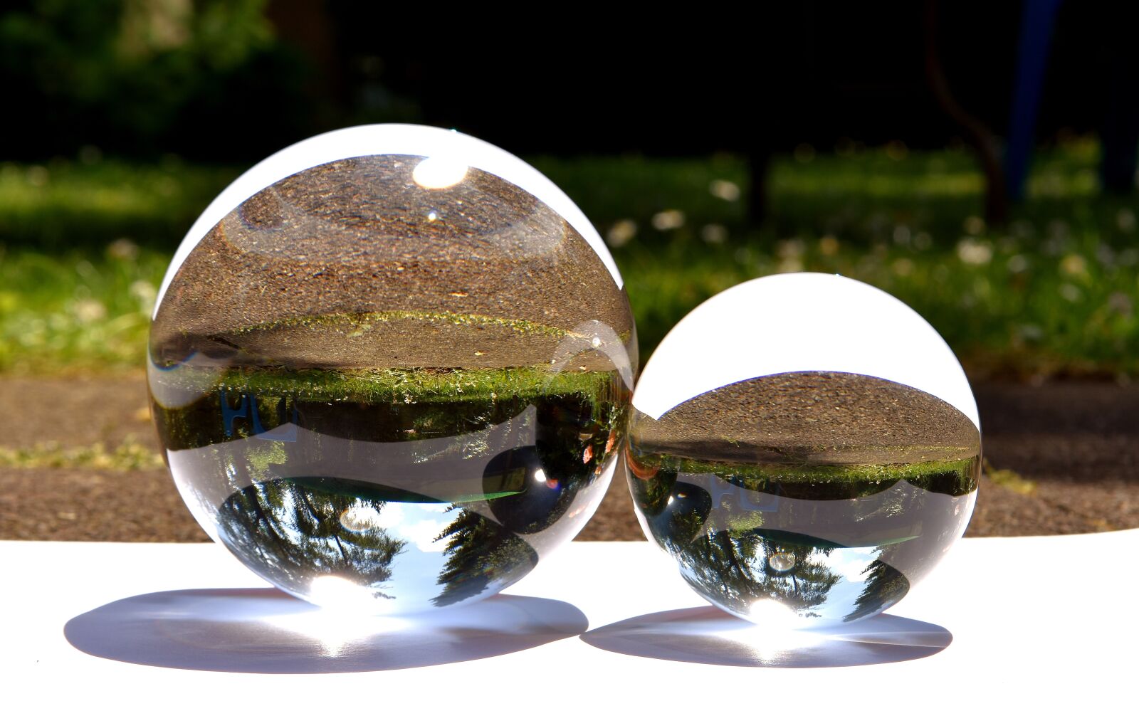 Nikon D7200 sample photo. Glaskugeln, mirroring, garden photography