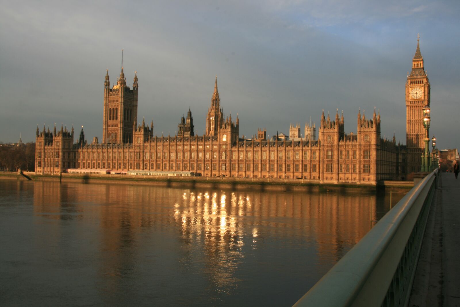 Canon EOS 400D (EOS Digital Rebel XTi / EOS Kiss Digital X) sample photo. Westminster, river thames, london photography
