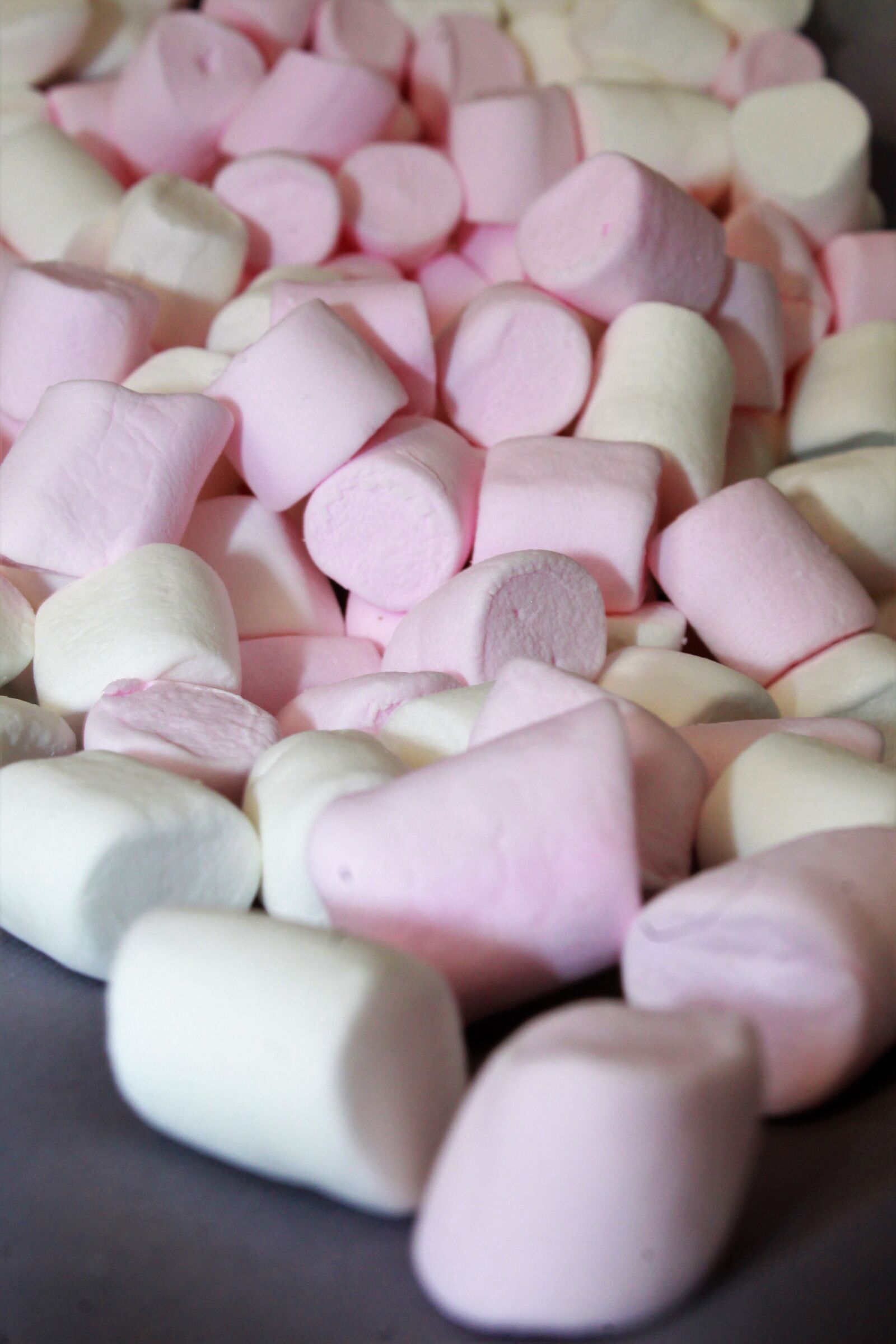 Canon EOS 1300D (EOS Rebel T6 / EOS Kiss X80) sample photo. Cascading marshmallows, marshmallows, sweets photography