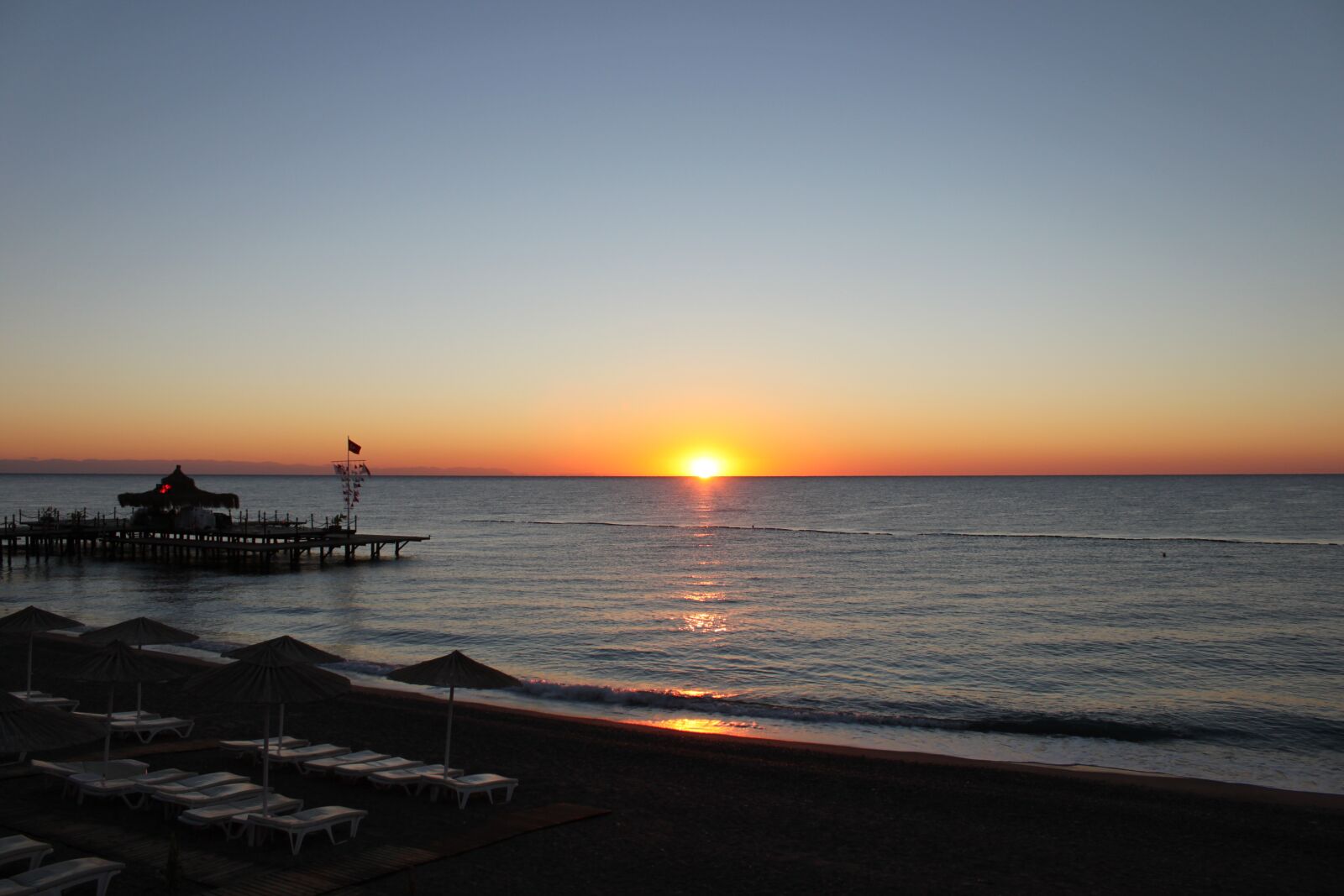 Canon EOS 500D (EOS Rebel T1i / EOS Kiss X3) sample photo. Sunrise, sea, ocean photography