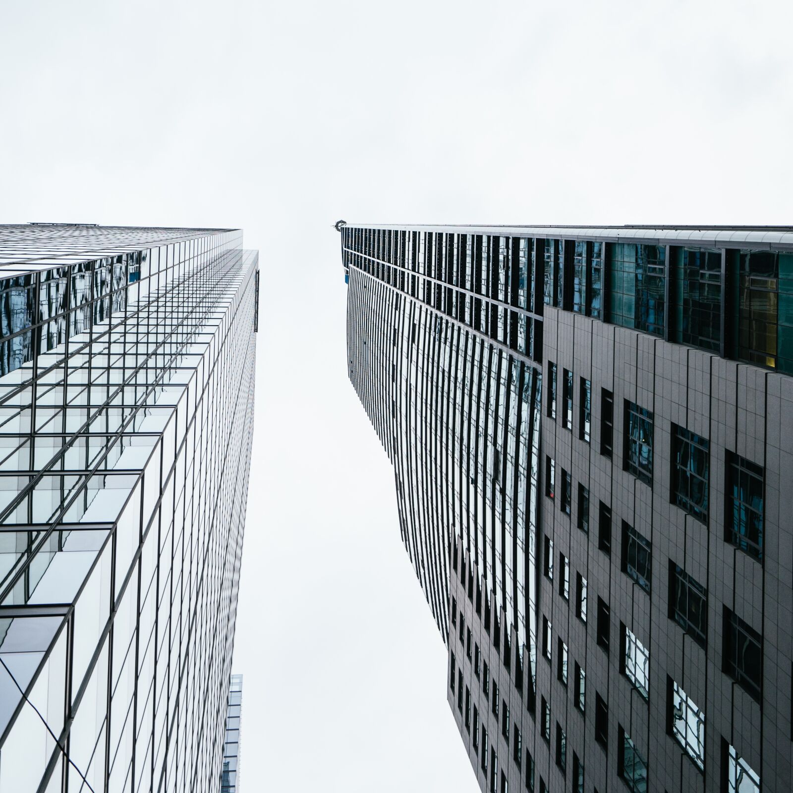 Sony a7 II + Sony Vario-Tessar T* FE 16-35mm F4 ZA OSS sample photo. Architecture, building, buildings photography