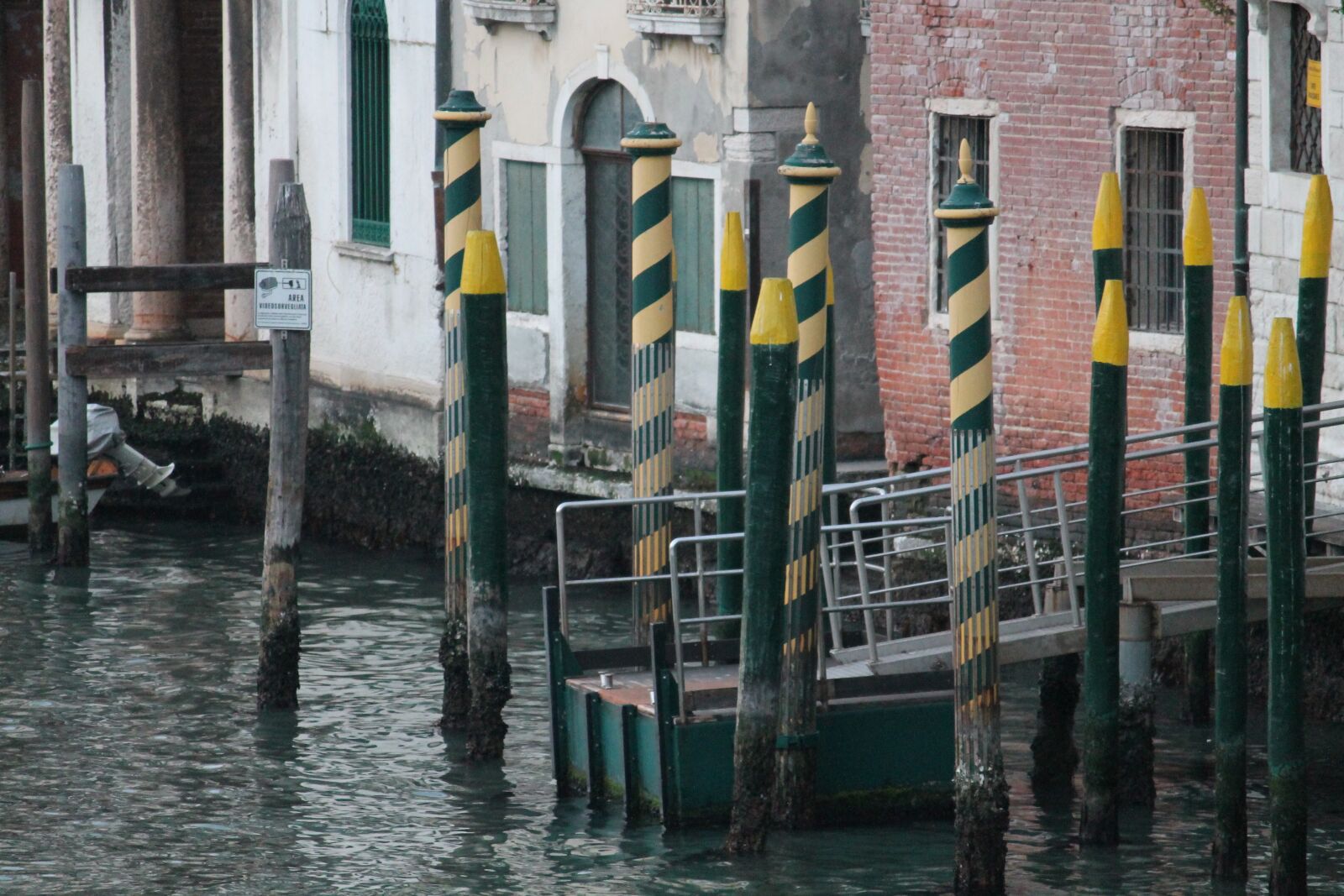 Canon EOS 1100D (EOS Rebel T3 / EOS Kiss X50) sample photo. Water, canal, travel photography