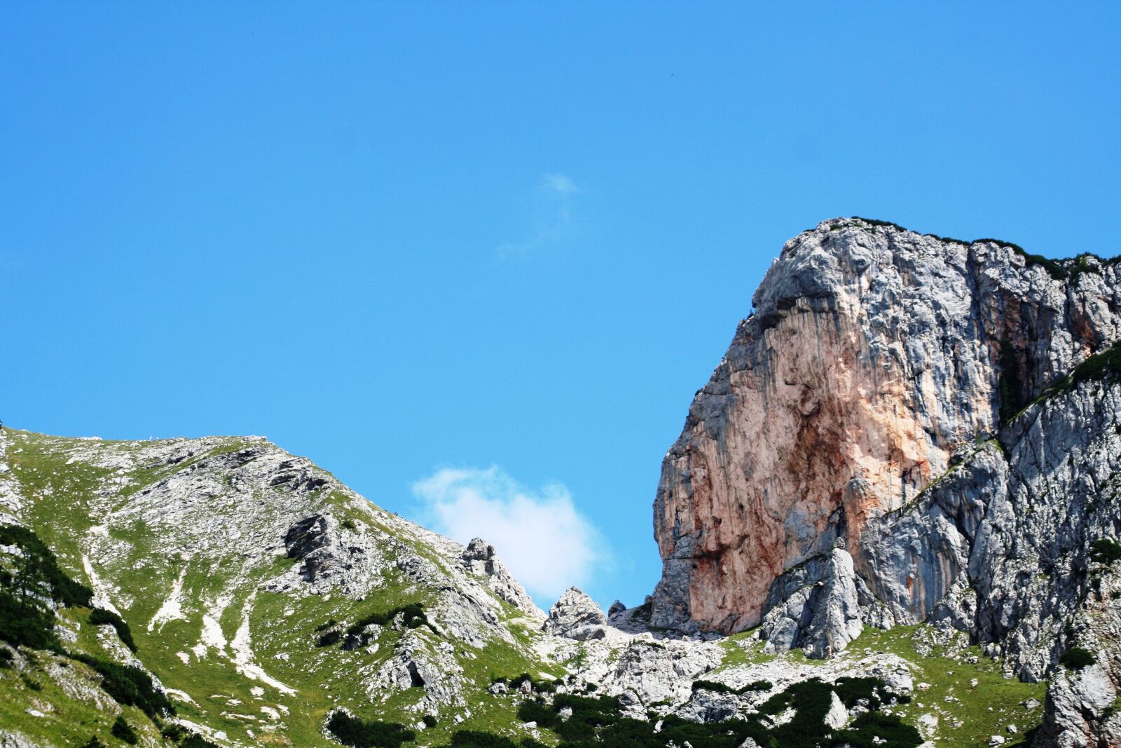 Canon EOS 350D (EOS Digital Rebel XT / EOS Kiss Digital N) sample photo. Mountains, mountain, alm photography