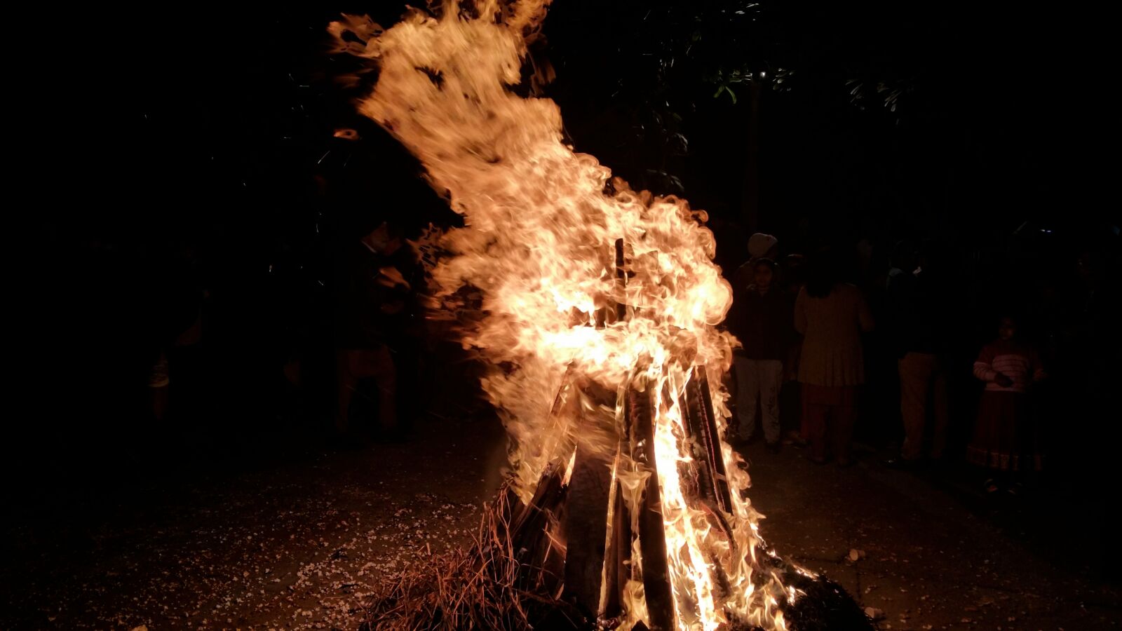 Samsung Galaxy Note4 sample photo. Bonfire, burn, dark, fire photography
