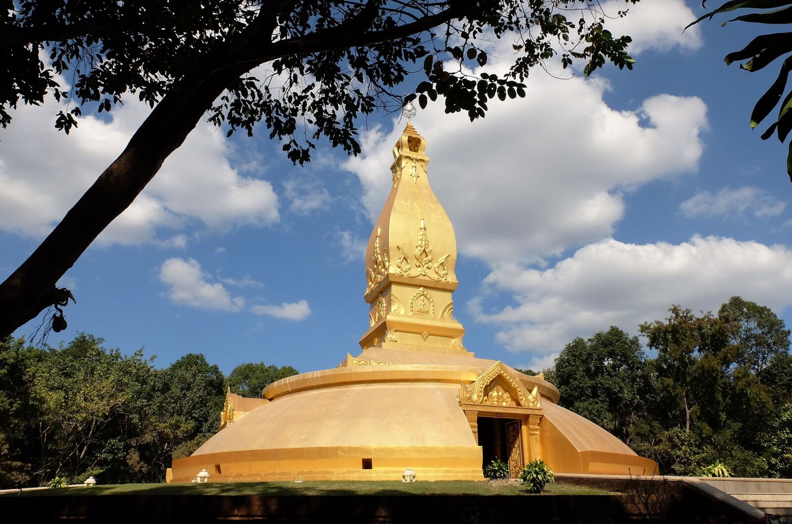 Fujifilm X30 sample photo. Thailand, ubonratchathani, monastery photography