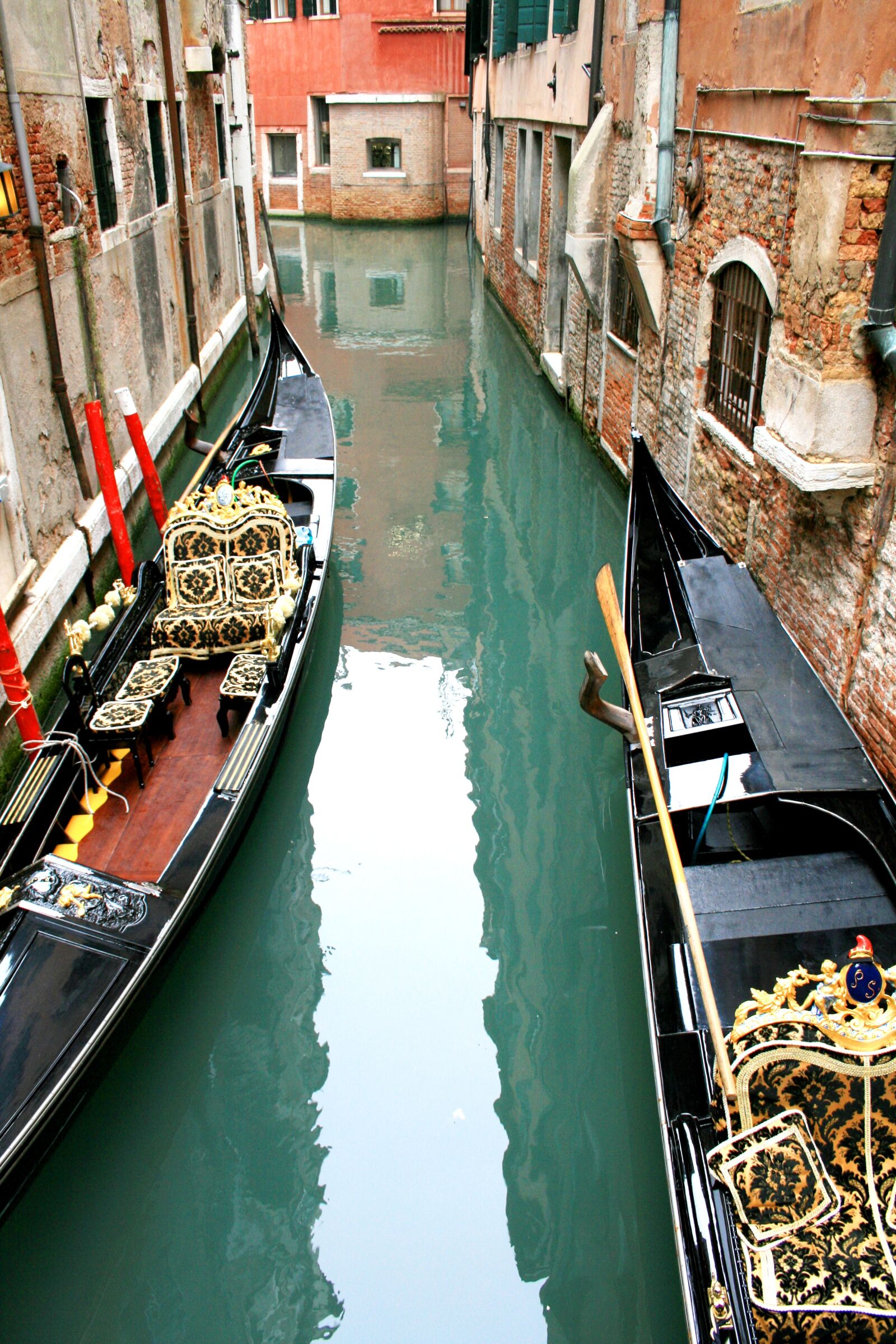 Canon EOS 400D (EOS Digital Rebel XTi / EOS Kiss Digital X) sample photo. Travel, italy, gondola photography