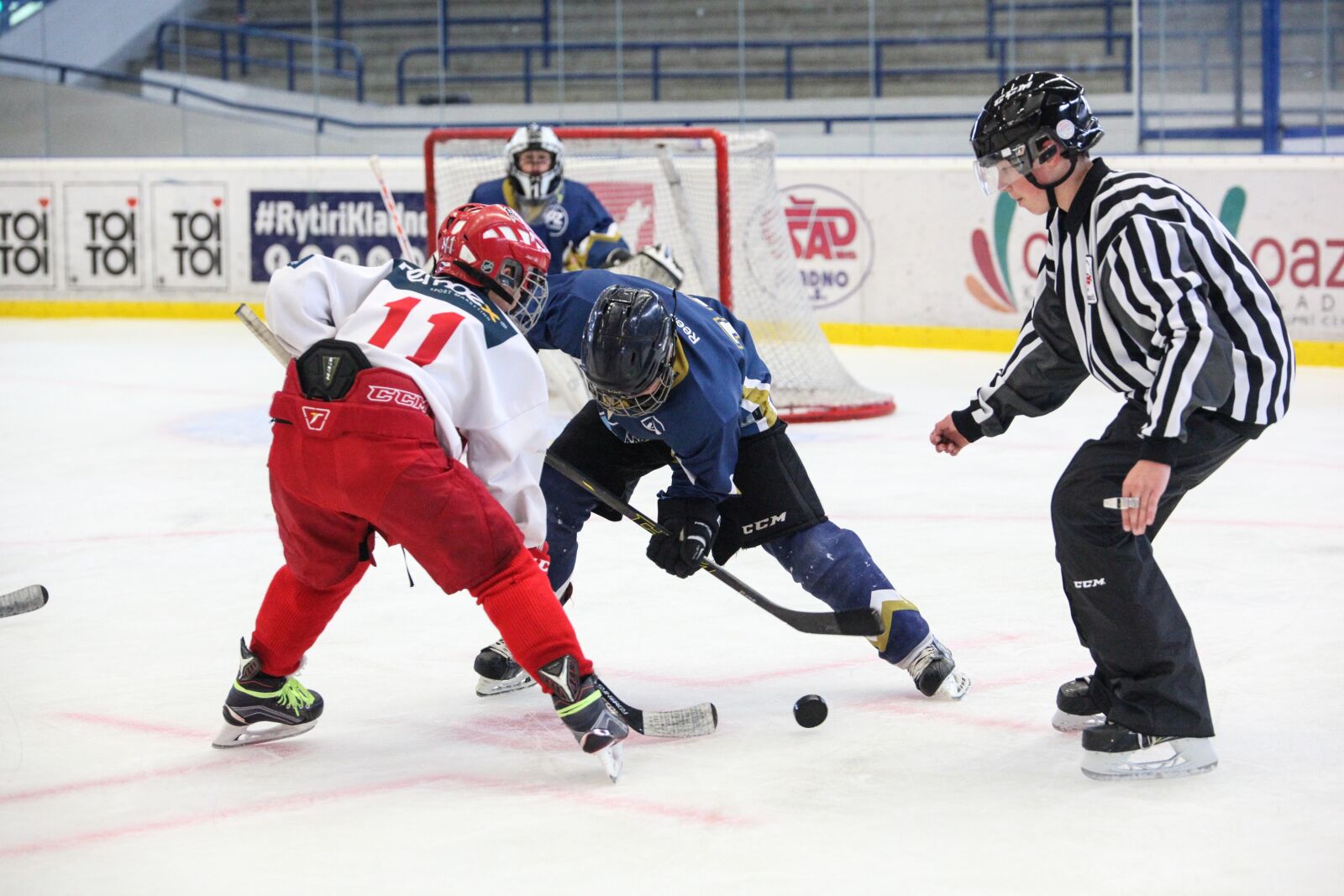 Canon EOS 5D Mark II sample photo. Hockey, slavia, skater photography