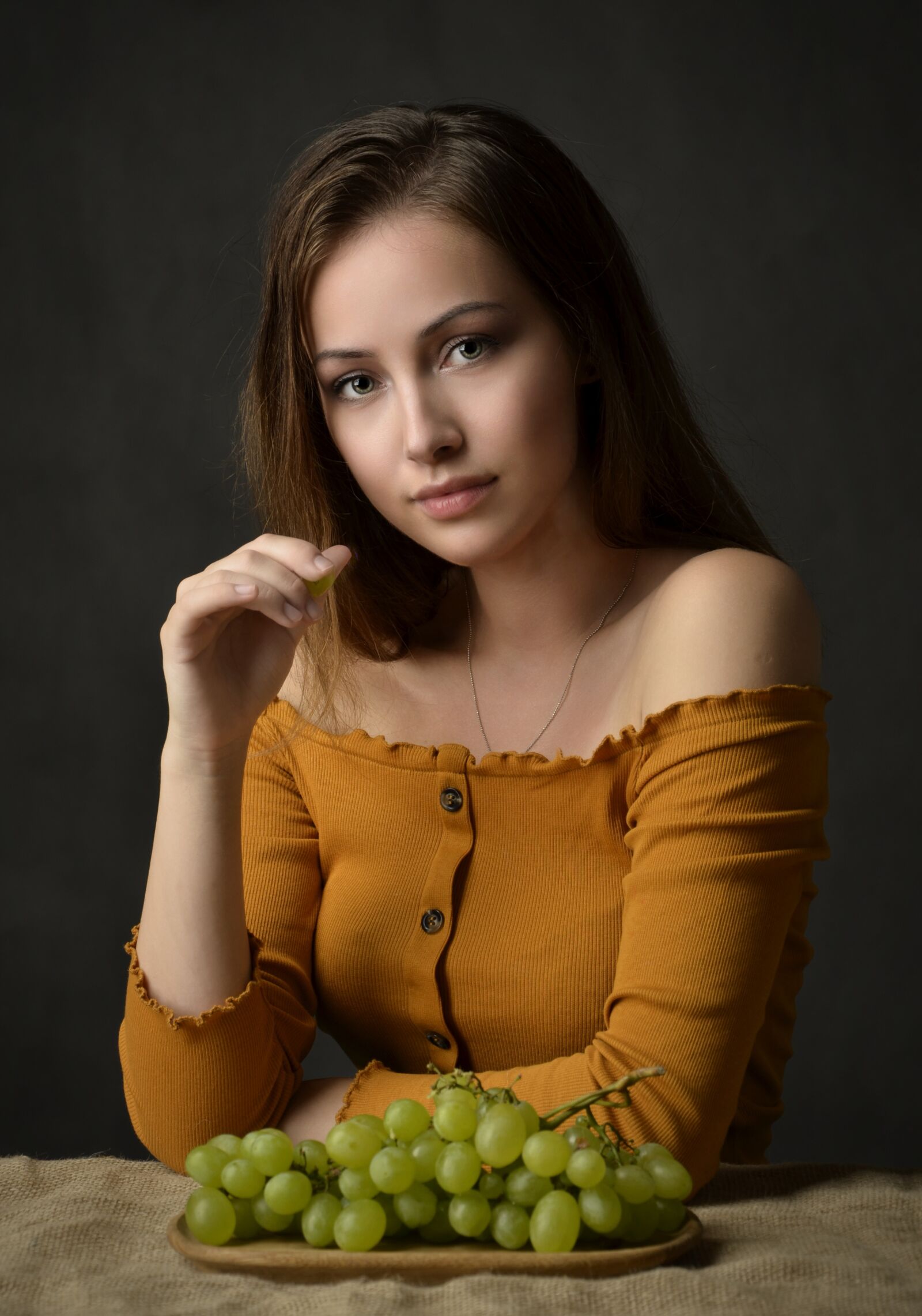 Nikon D7000 sample photo. Girl, grapes, beauty photography