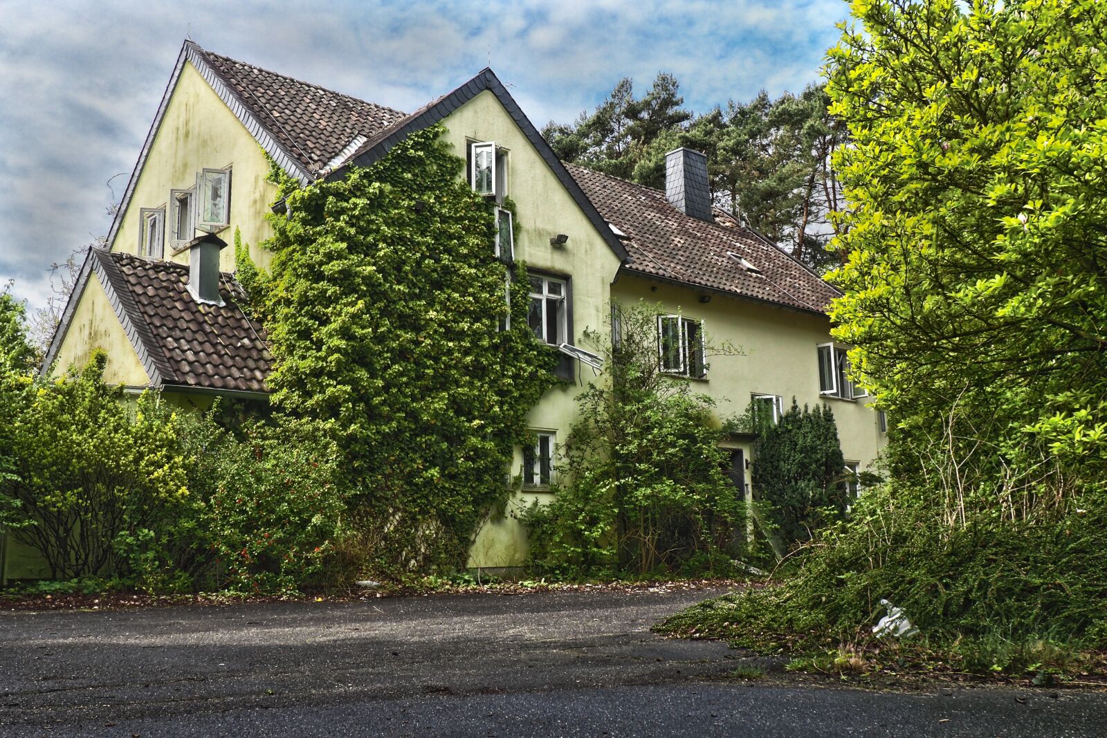 Olympus OM-D E-M10 sample photo. House, architecture, rural photography