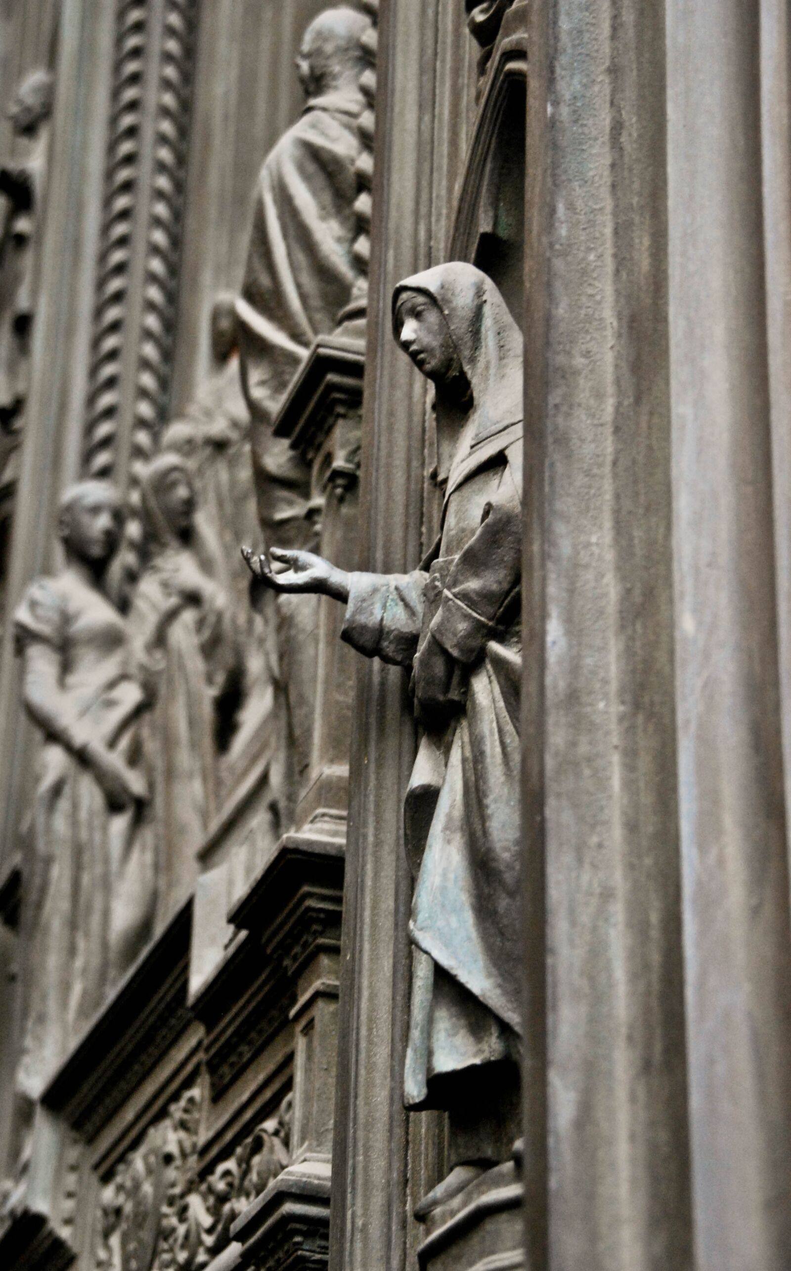 Nikon D60 sample photo. The statue, valencia, begging photography