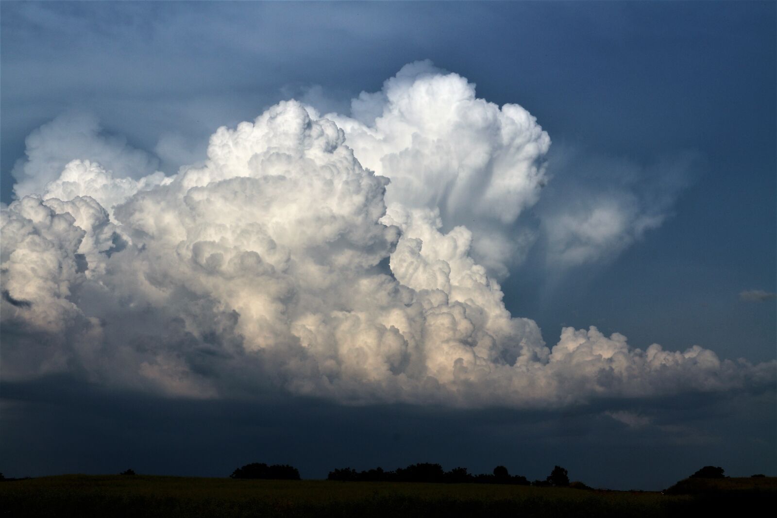 Canon EOS M10 sample photo. Weather, cloud, cumulonimbus photography