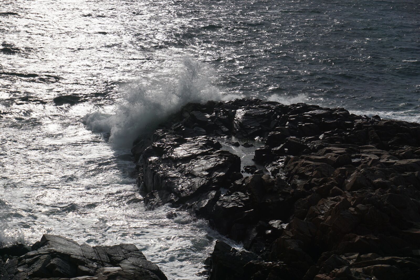Sony E 16-50mm F3.5-5.6 PZ OSS sample photo. Black and white, sea photography