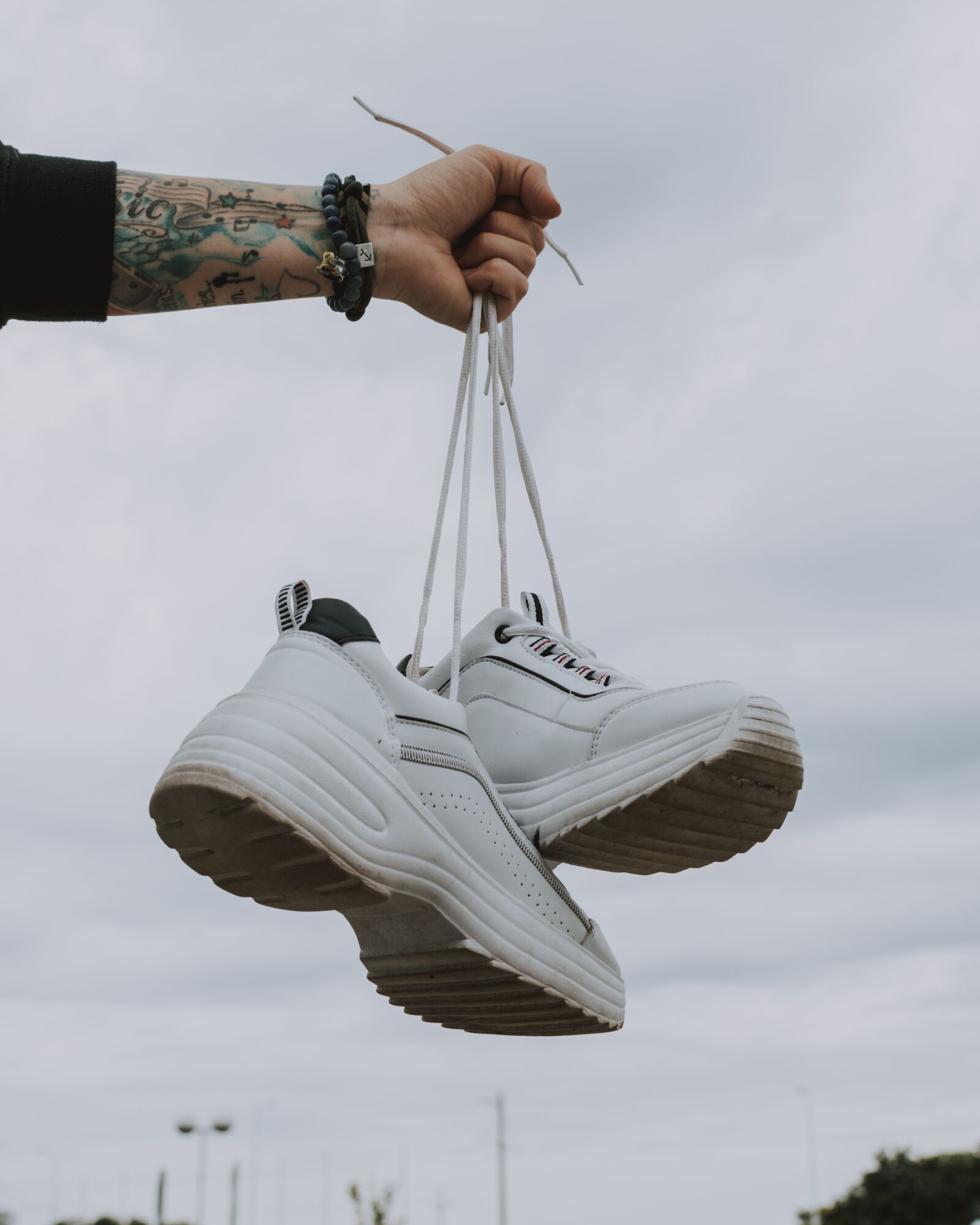 Nikon D5200 sample photo. Shoes, flying, depend photography