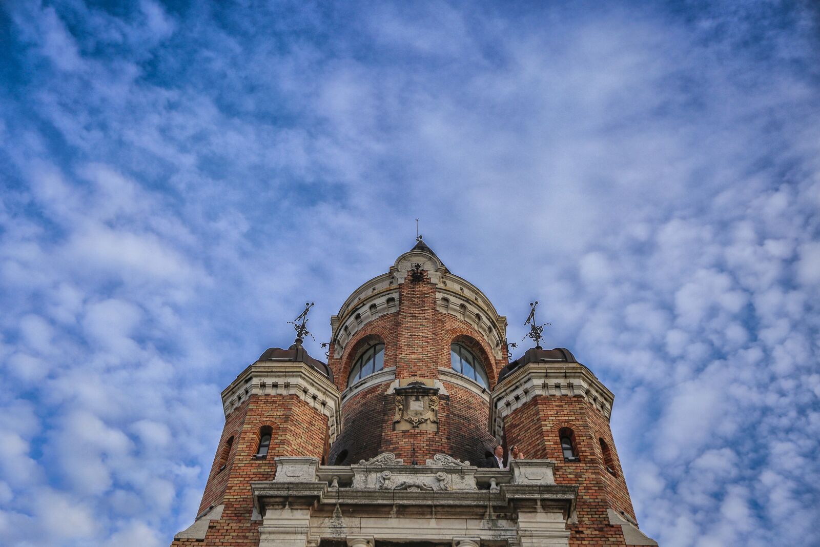 Canon EF 16-35mm F2.8L II USM sample photo. Princess, prince, castle, balcony photography