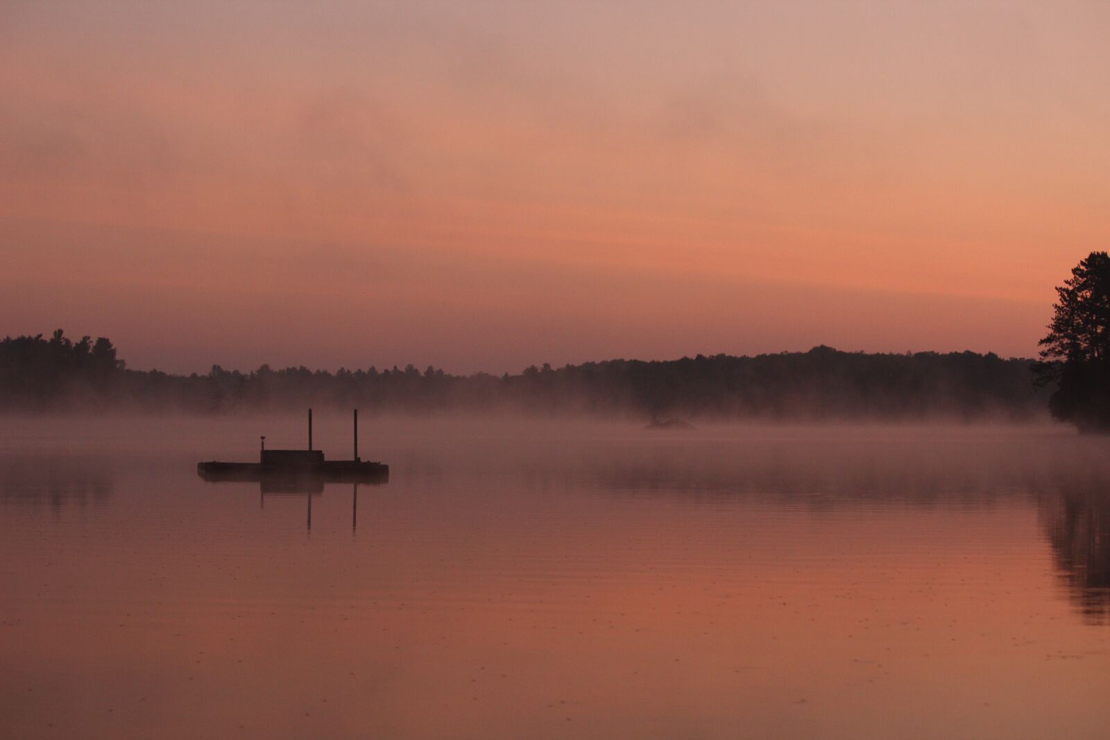 Canon EOS 600D (Rebel EOS T3i / EOS Kiss X5) sample photo. Sunrise, water, fog photography