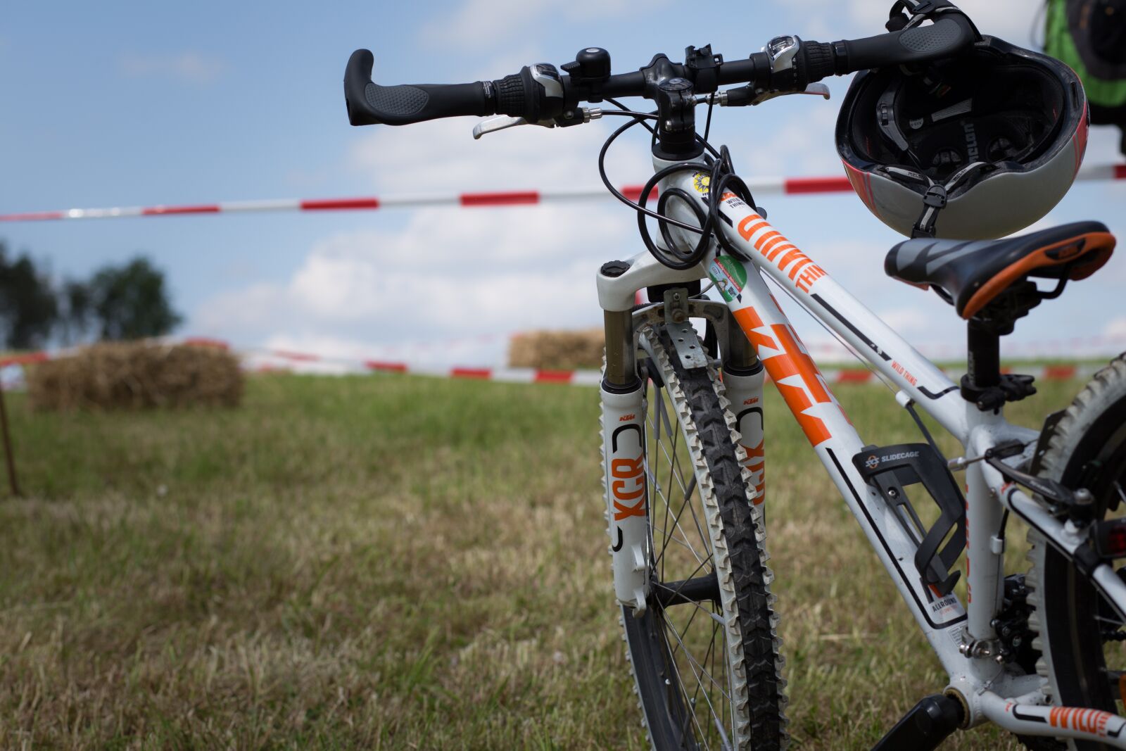 Canon EF 85mm F1.8 USM sample photo. Bike, mountain bike, cycling photography