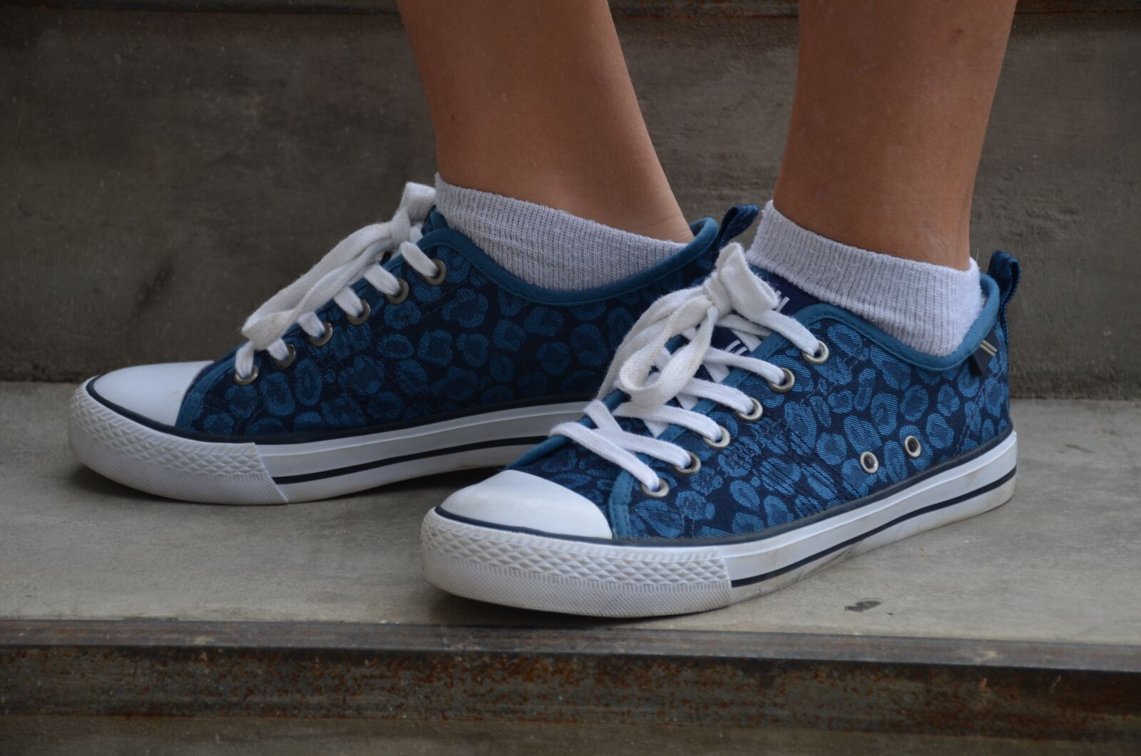 Nikon D7000 sample photo. Sneakers, girl, fashion photography