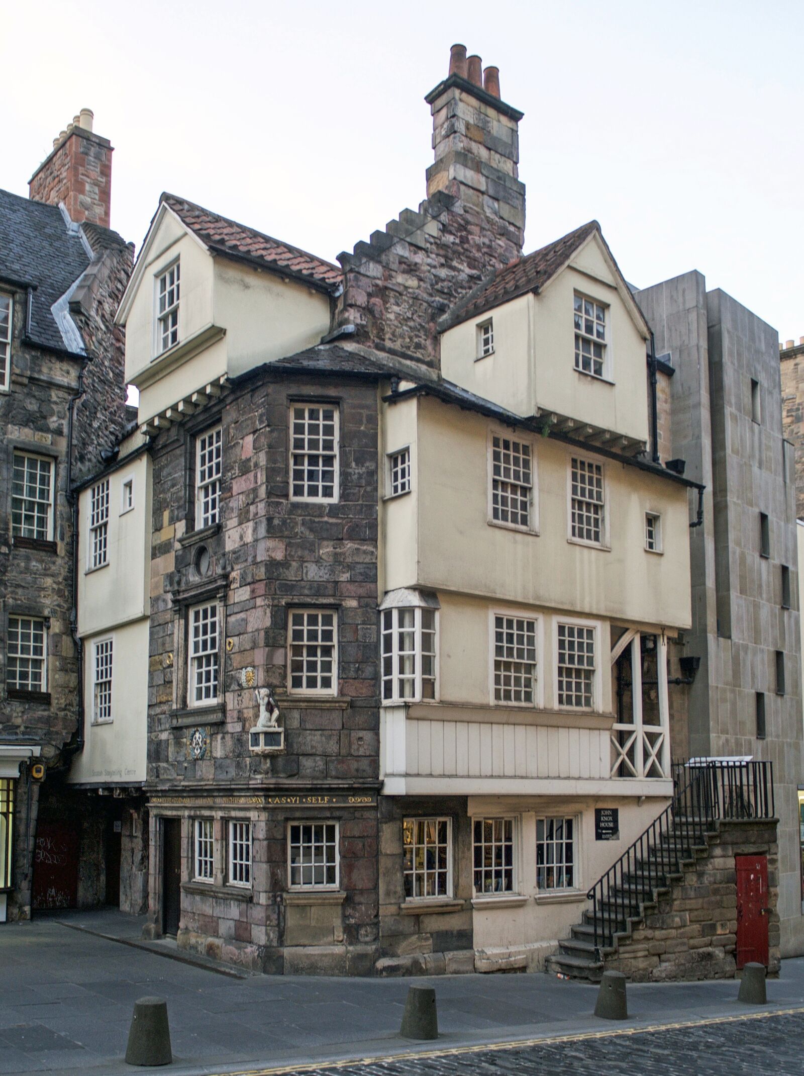 Olympus OM-D E-M10 sample photo. John knox house, royal photography