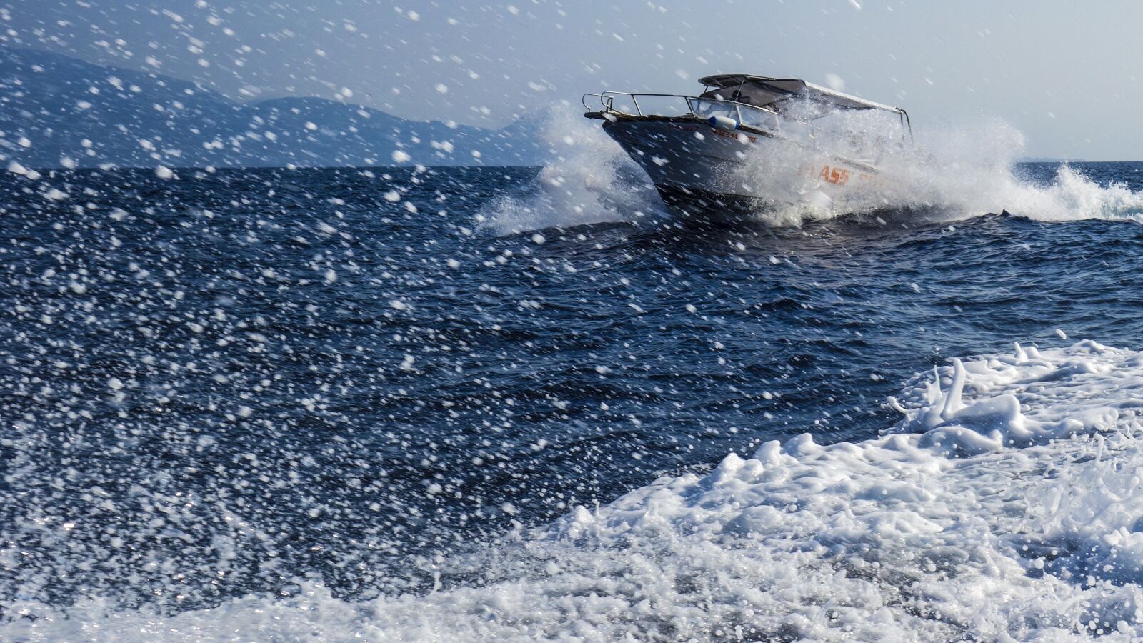 Sony Cyber-shot DSC-RX100 sample photo. Speedboat, boat, water photography