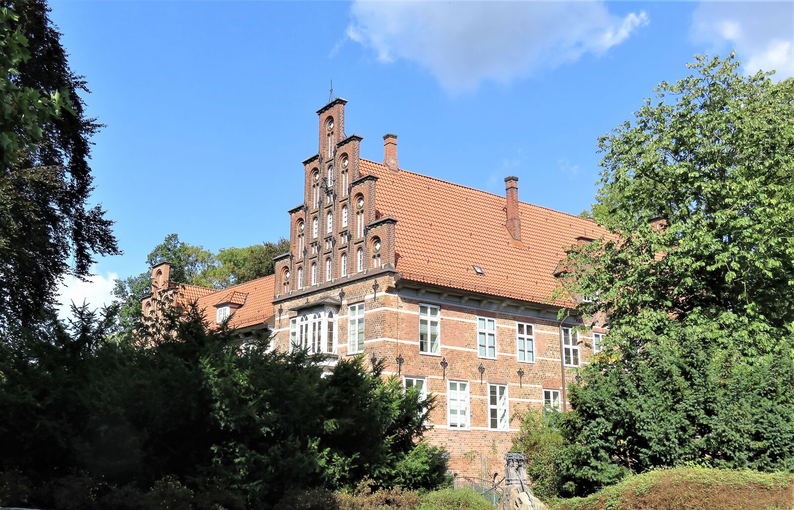 Canon PowerShot SX710 HS sample photo. Castle, hamburg, mountain village photography