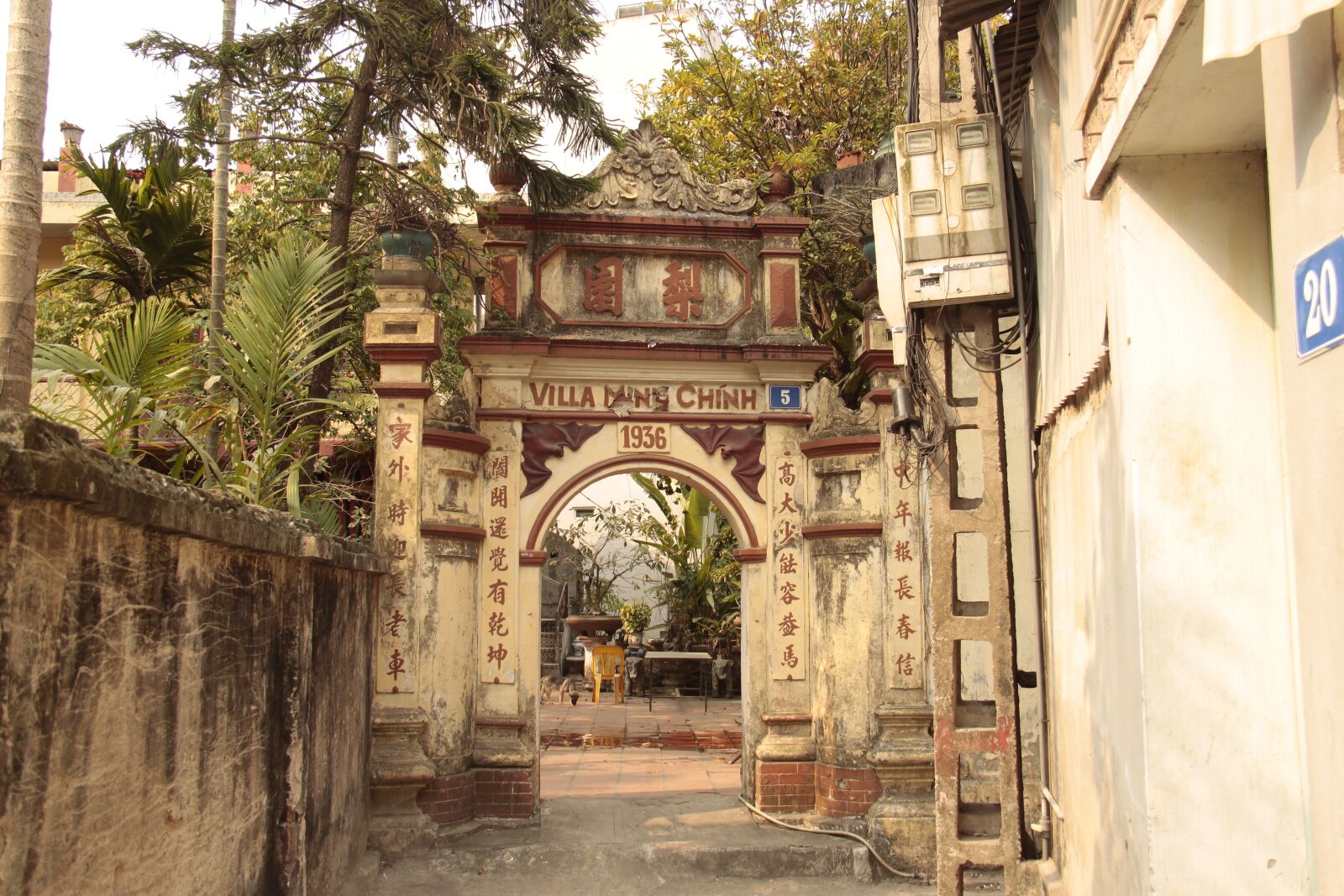 Canon EOS 500D (EOS Rebel T1i / EOS Kiss X3) sample photo. Entrance, viet nam, neighborhood photography