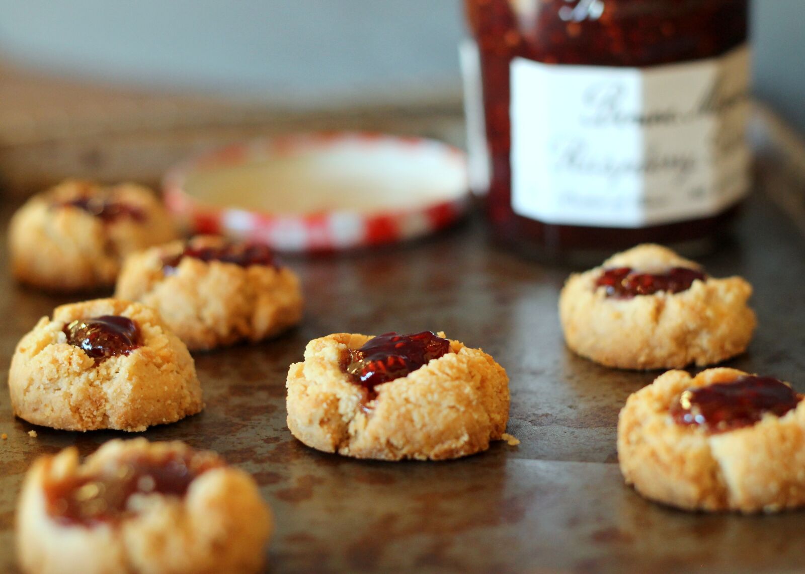 Canon EOS 1100D (EOS Rebel T3 / EOS Kiss X50) + Canon EF 50mm F1.8 II sample photo. Cookies, fruit, sandwich photography