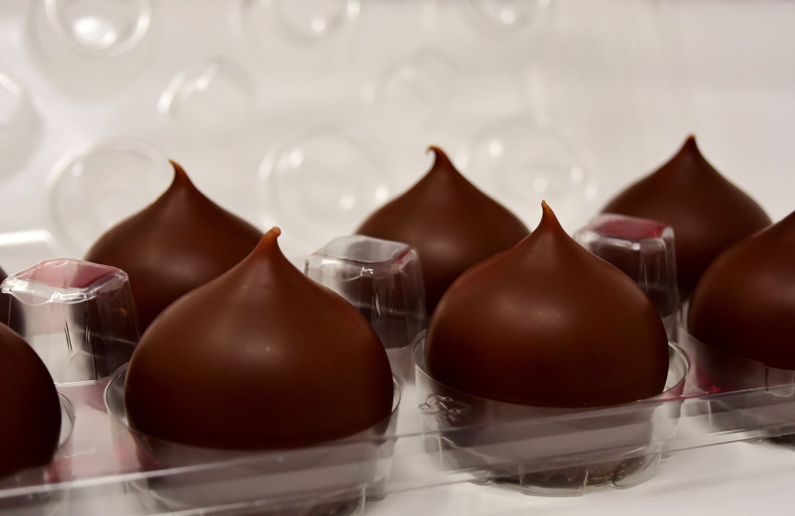 Nikon D7200 sample photo. Sparkling kisses, candy, chocolate photography