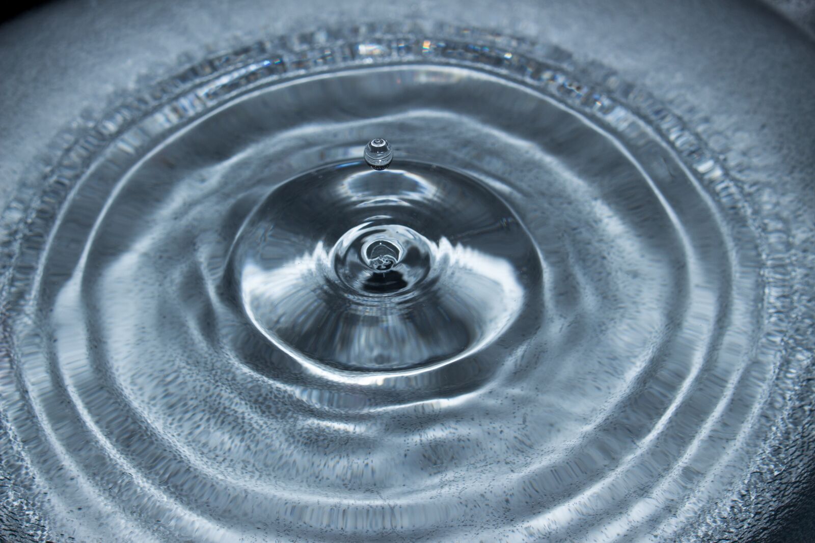 Canon EOS 700D (EOS Rebel T5i / EOS Kiss X7i) sample photo. Drop of water, moment photography