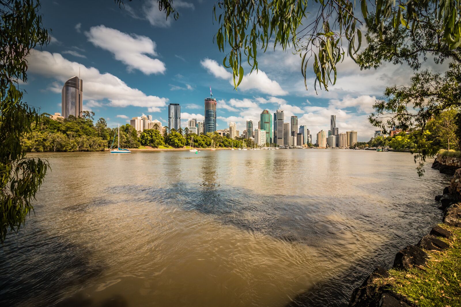 Canon EOS 70D + Canon EF-S 10-18mm F4.5–5.6 IS STM sample photo. Brisbane, cityscape, river photography