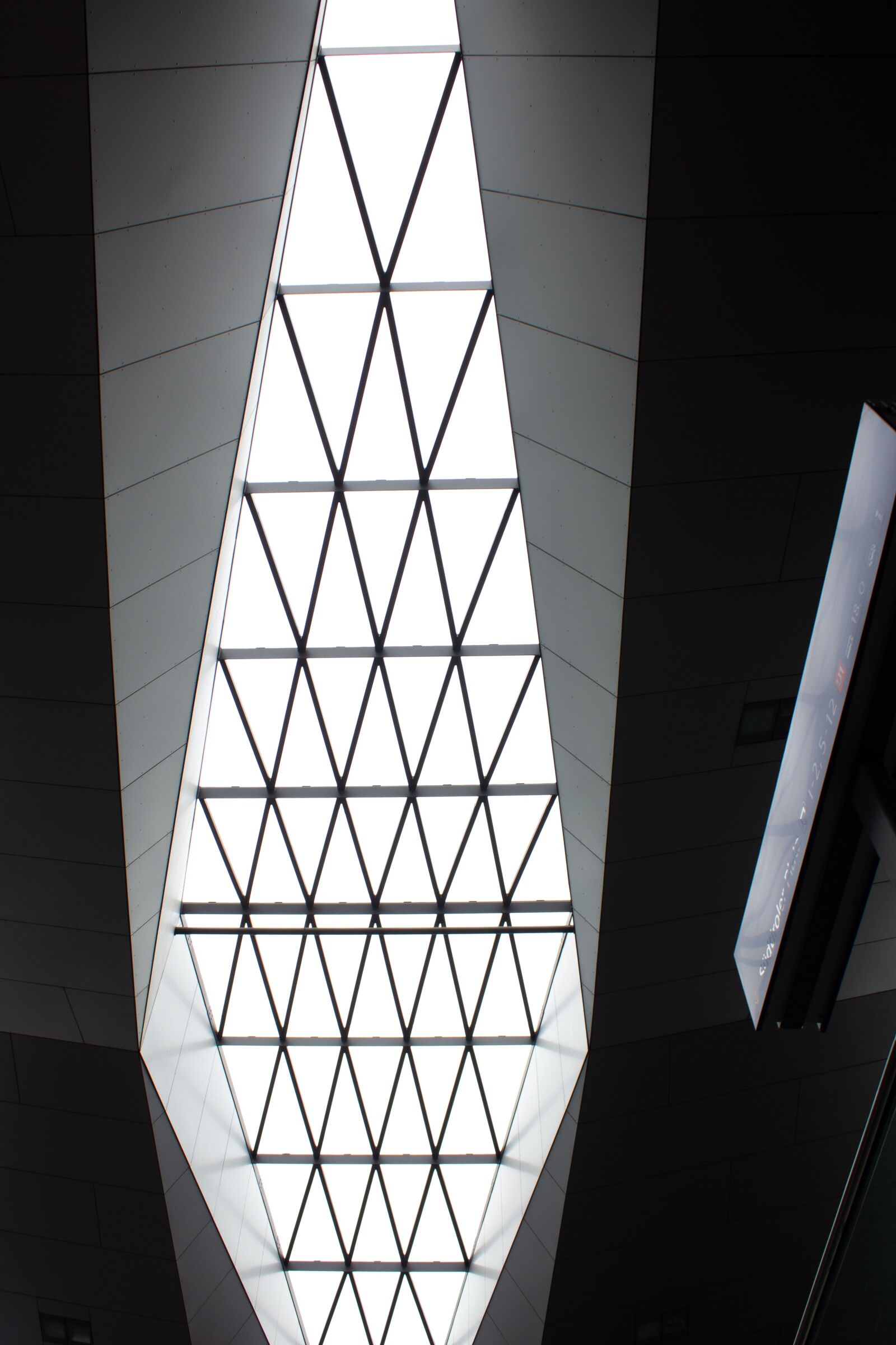 Canon EF-S 18-55mm F3.5-5.6 IS sample photo. Railway station, window, steel photography