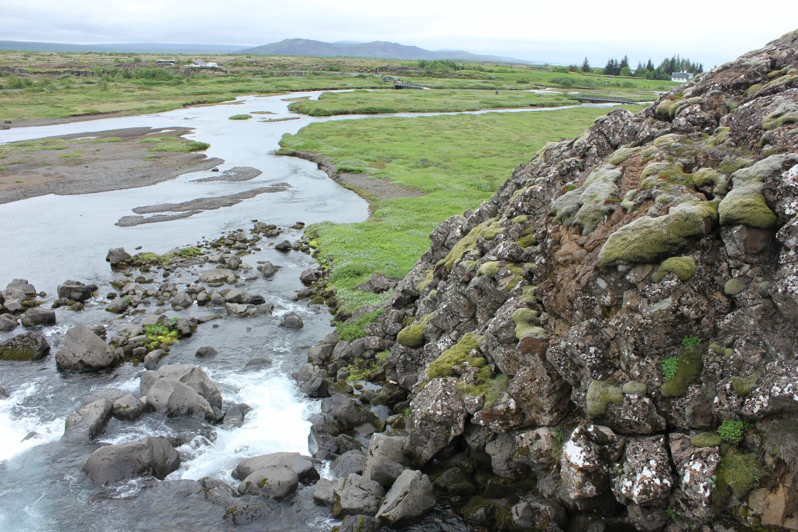 Canon EOS 550D (EOS Rebel T2i / EOS Kiss X4) sample photo. Big rocks, creek, spring photography