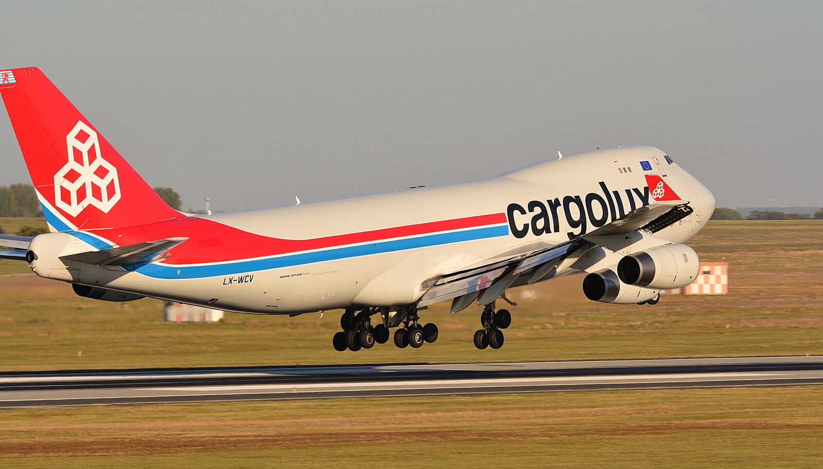 Nikon D5200 sample photo. Aircraft, boeing 747, landing photography
