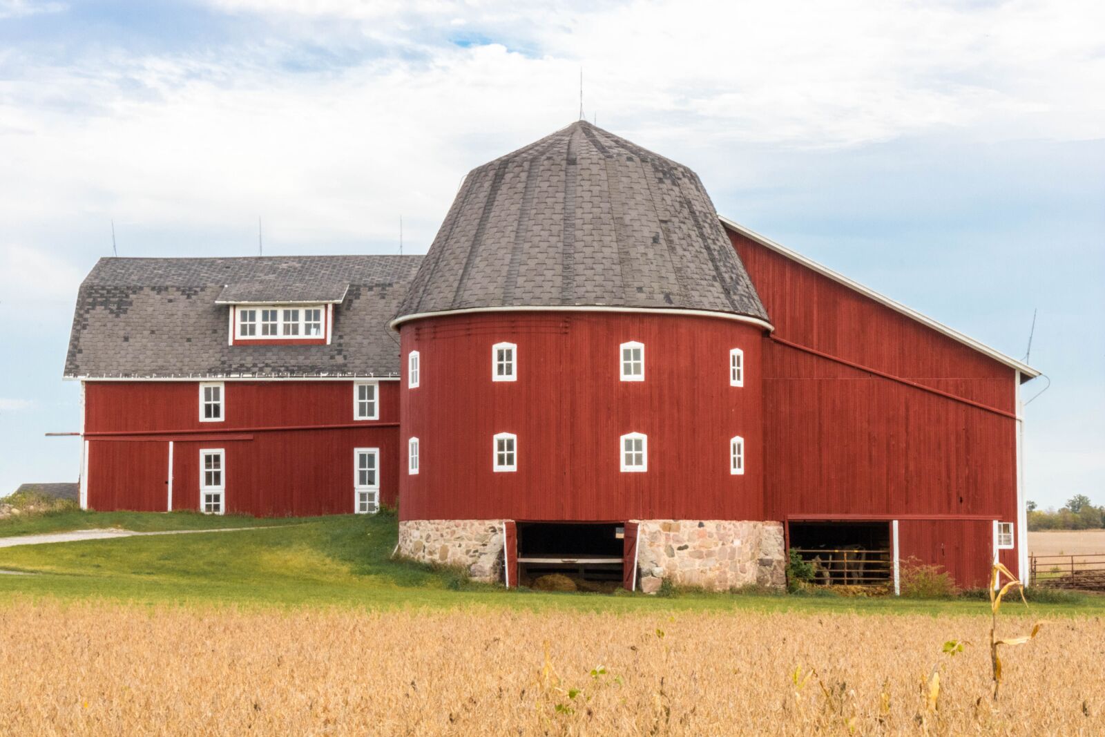 Canon EOS 750D (EOS Rebel T6i / EOS Kiss X8i) sample photo. Barn, rural, farm photography