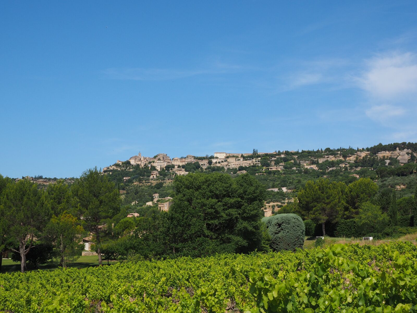 Olympus OM-D E-M1 + Olympus M.Zuiko Digital ED 12-40mm F2.8 Pro sample photo. Gordes, village, community photography
