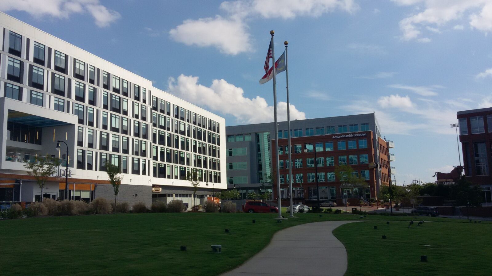 Samsung Galaxy S5 Mini sample photo. Buildings, flags photography