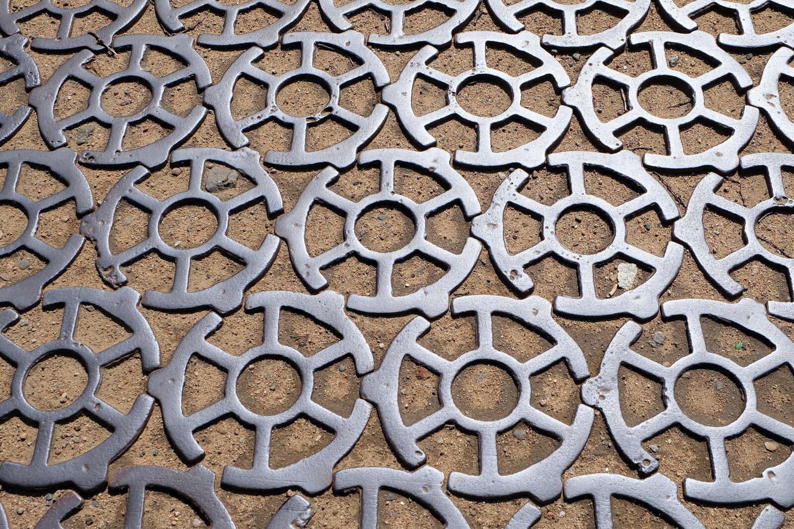 Fujifilm X-A2 + Fujifilm XC 16-50mm F3.5-5.6 OIS II sample photo. Iron paving, street, bridge photography