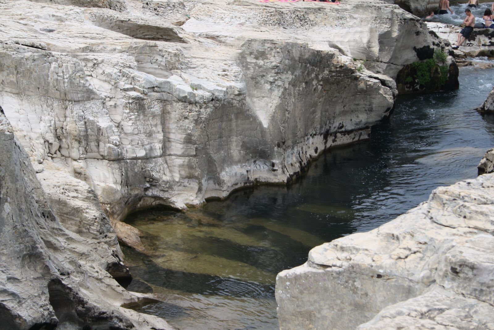 Canon EOS 1000D (EOS Digital Rebel XS / EOS Kiss F) sample photo. Cascades, the waterfalls of photography