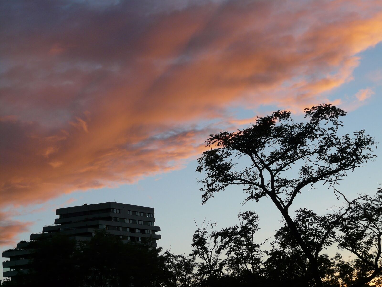 Panasonic DMC-FZ18 sample photo. Sunset, sky, clouds photography