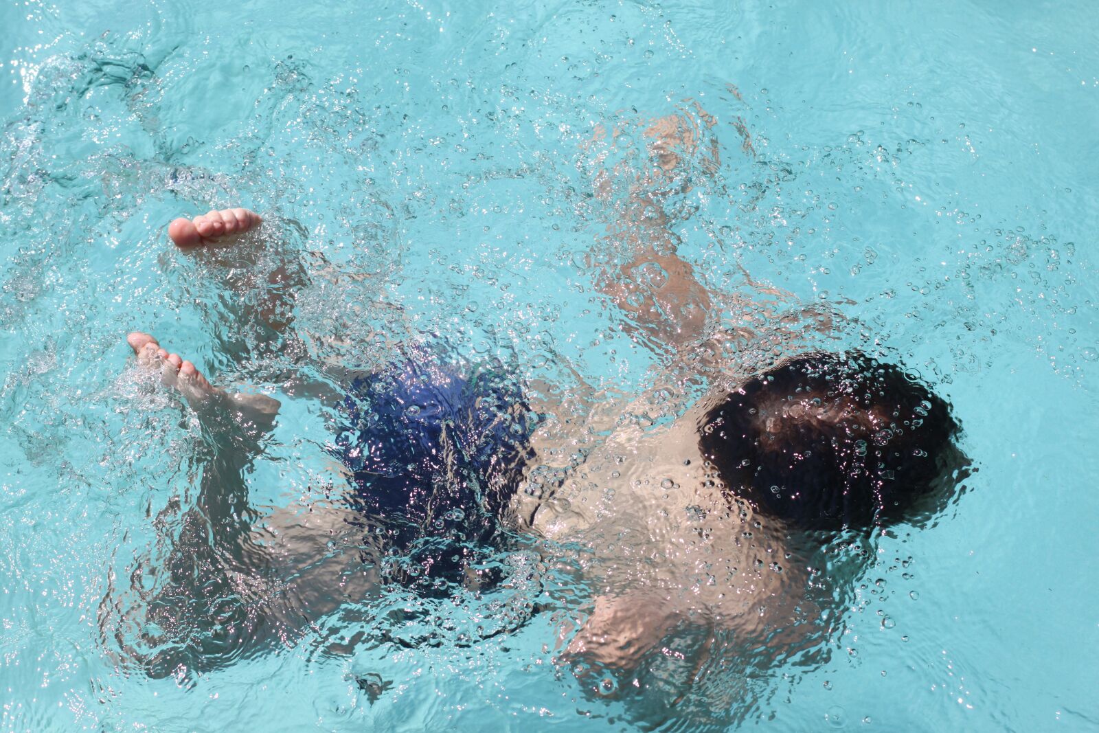 Canon EOS 500D (EOS Rebel T1i / EOS Kiss X3) sample photo. Water, swim, diving photography