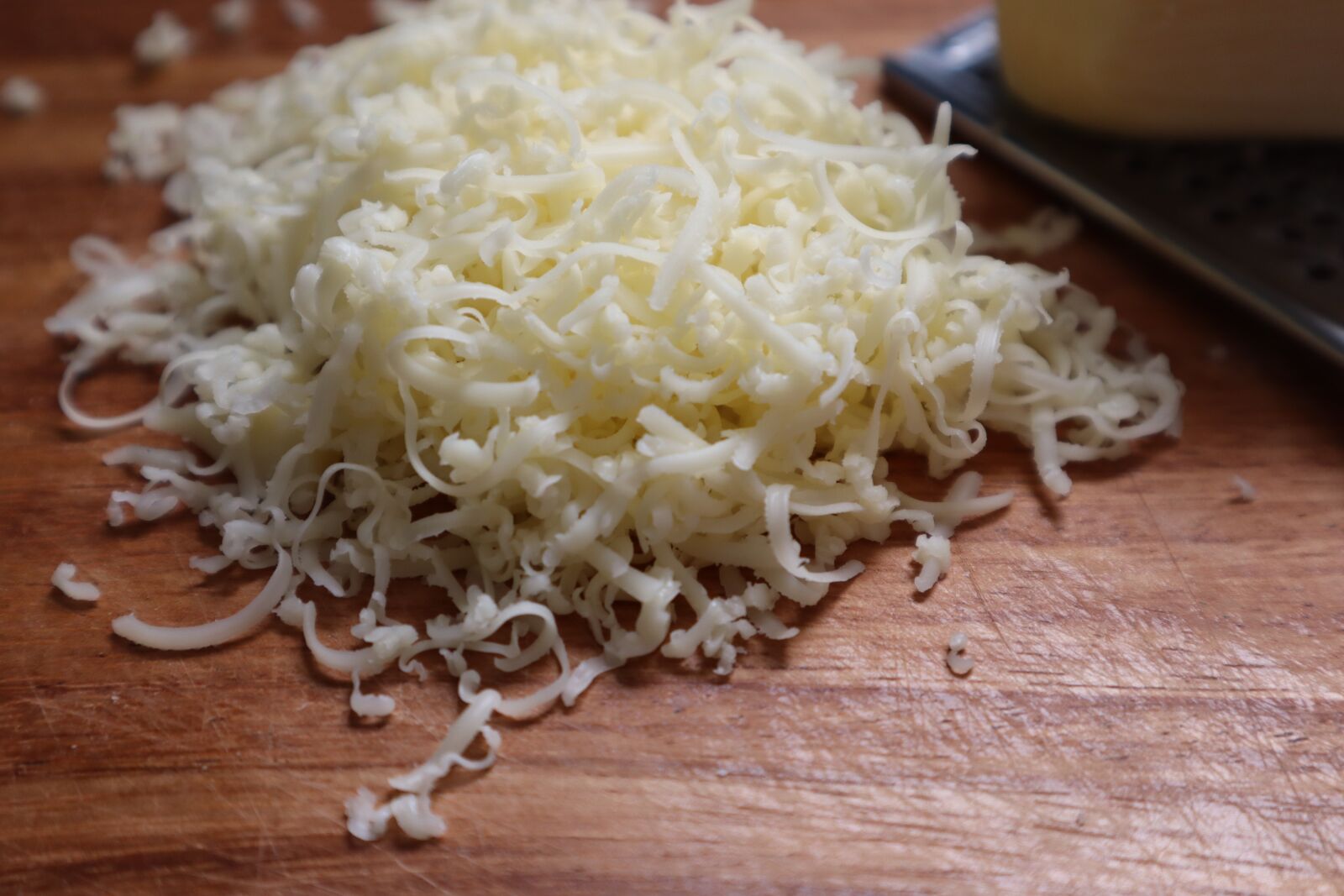 Canon EOS M50 (EOS Kiss M) sample photo. Cheese, grate, grated photography