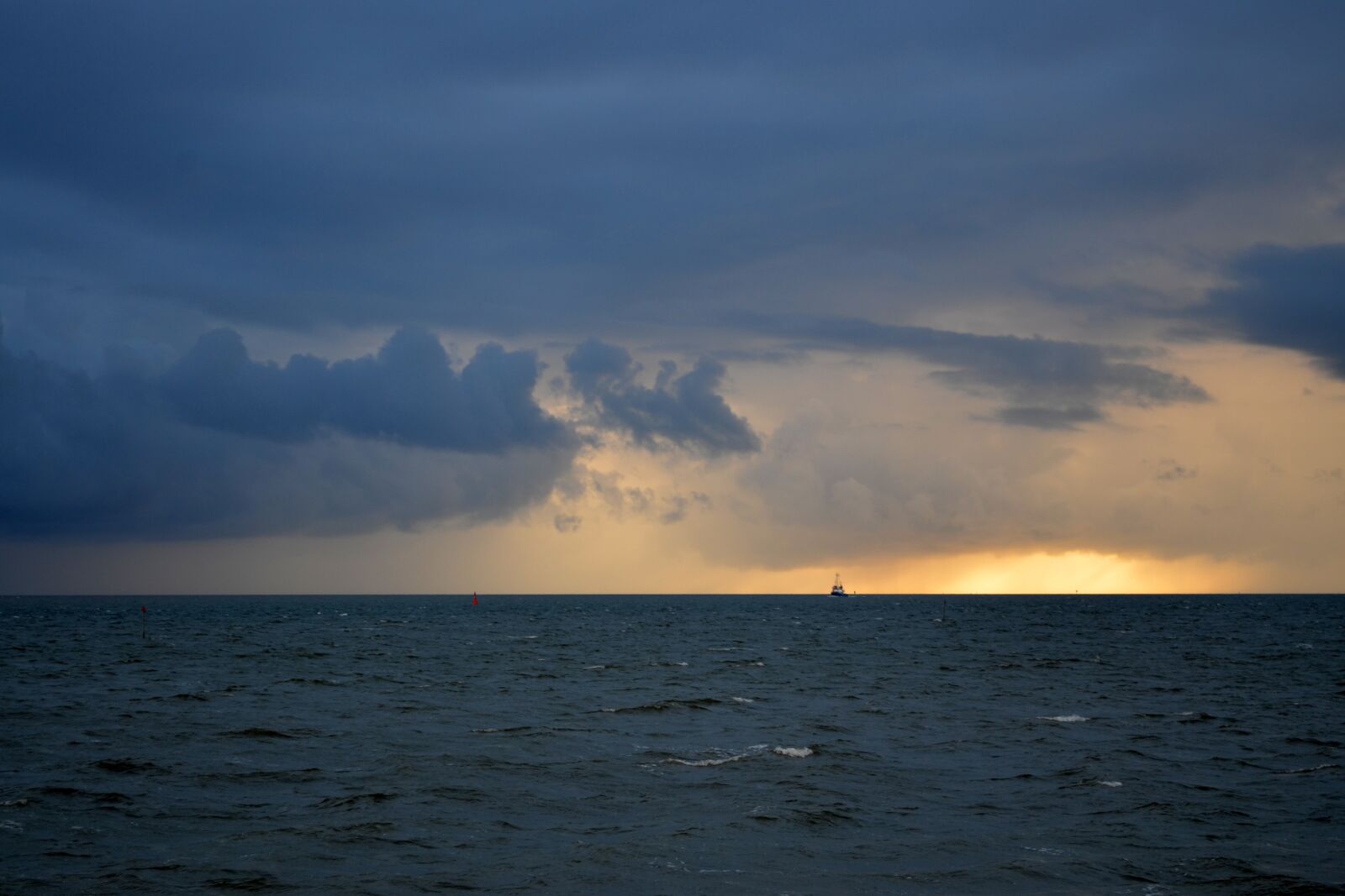 Nikon D5100 sample photo. Clouds, sea, sunset photography