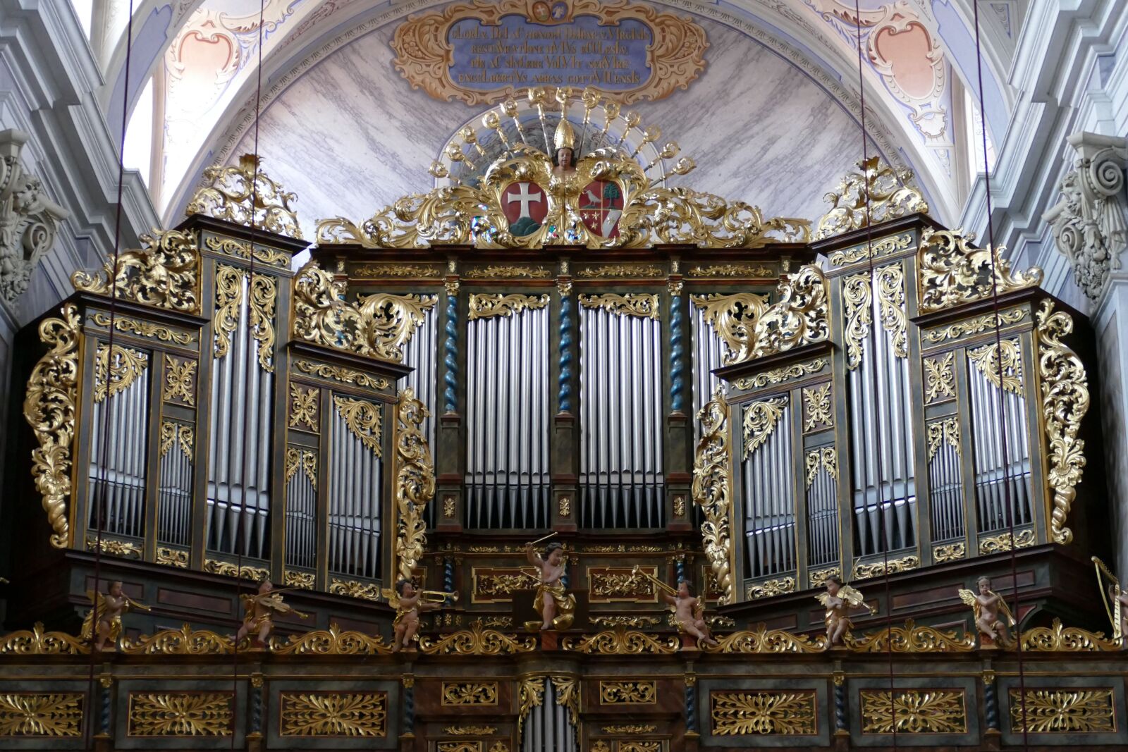 Panasonic Lumix DMC-FZ1000 sample photo. Organ, church, music photography